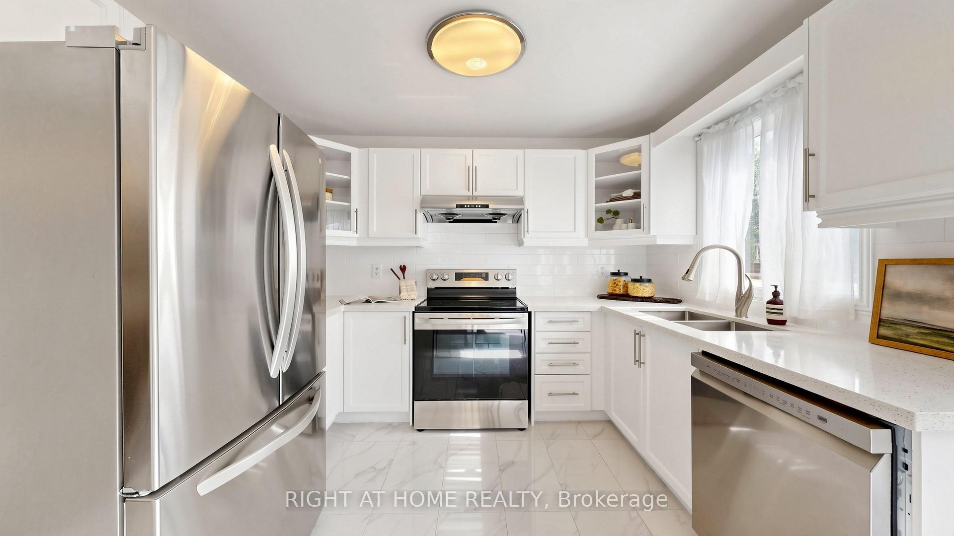 Photo 7 of 80 Barr Crescent, Aurora, Bayview Northeast — HOMEH