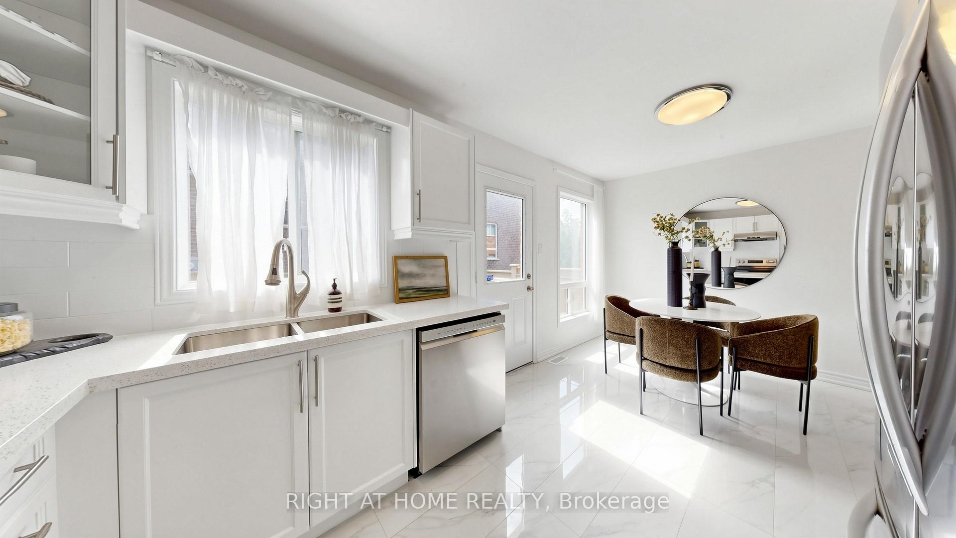 Photo 9 of 80 Barr Crescent, Aurora, Bayview Northeast — HOMEH