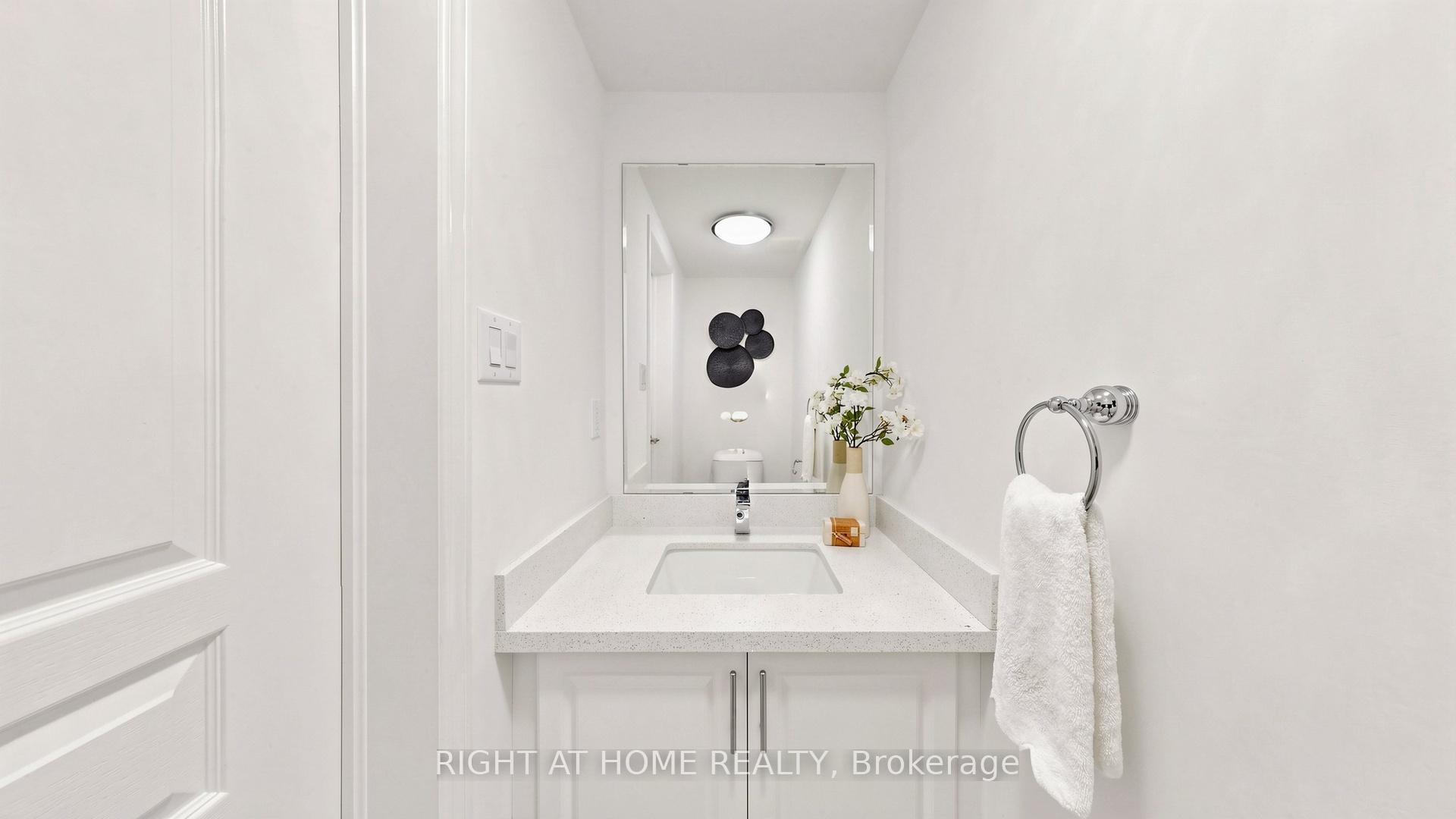 Photo 12 of 80 Barr Crescent, Aurora, Bayview Northeast — HOMEH