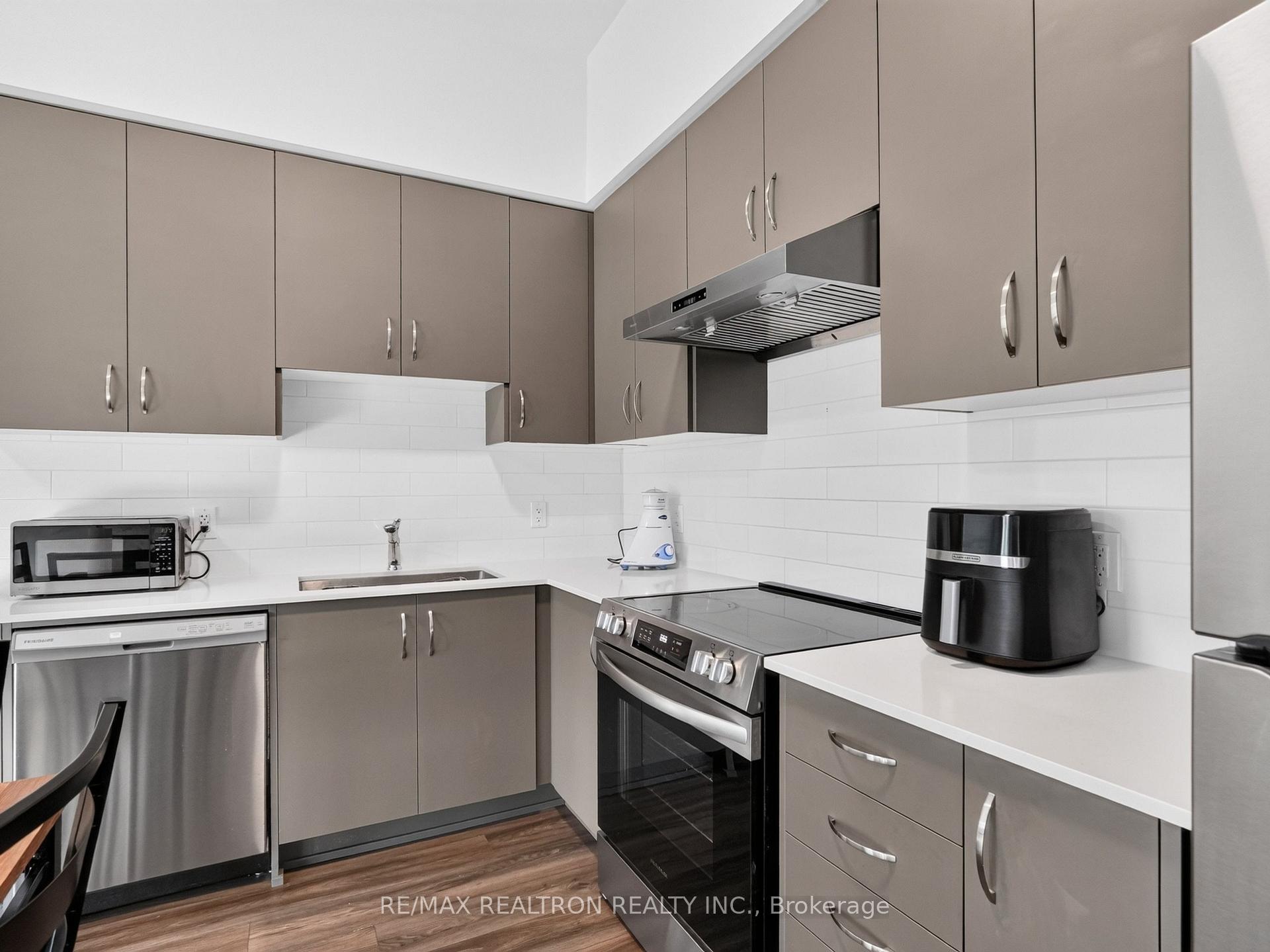 Photo 18 of Unit 109, 385 Artic Red Drive, Oshawa, Windfields — HOMEH