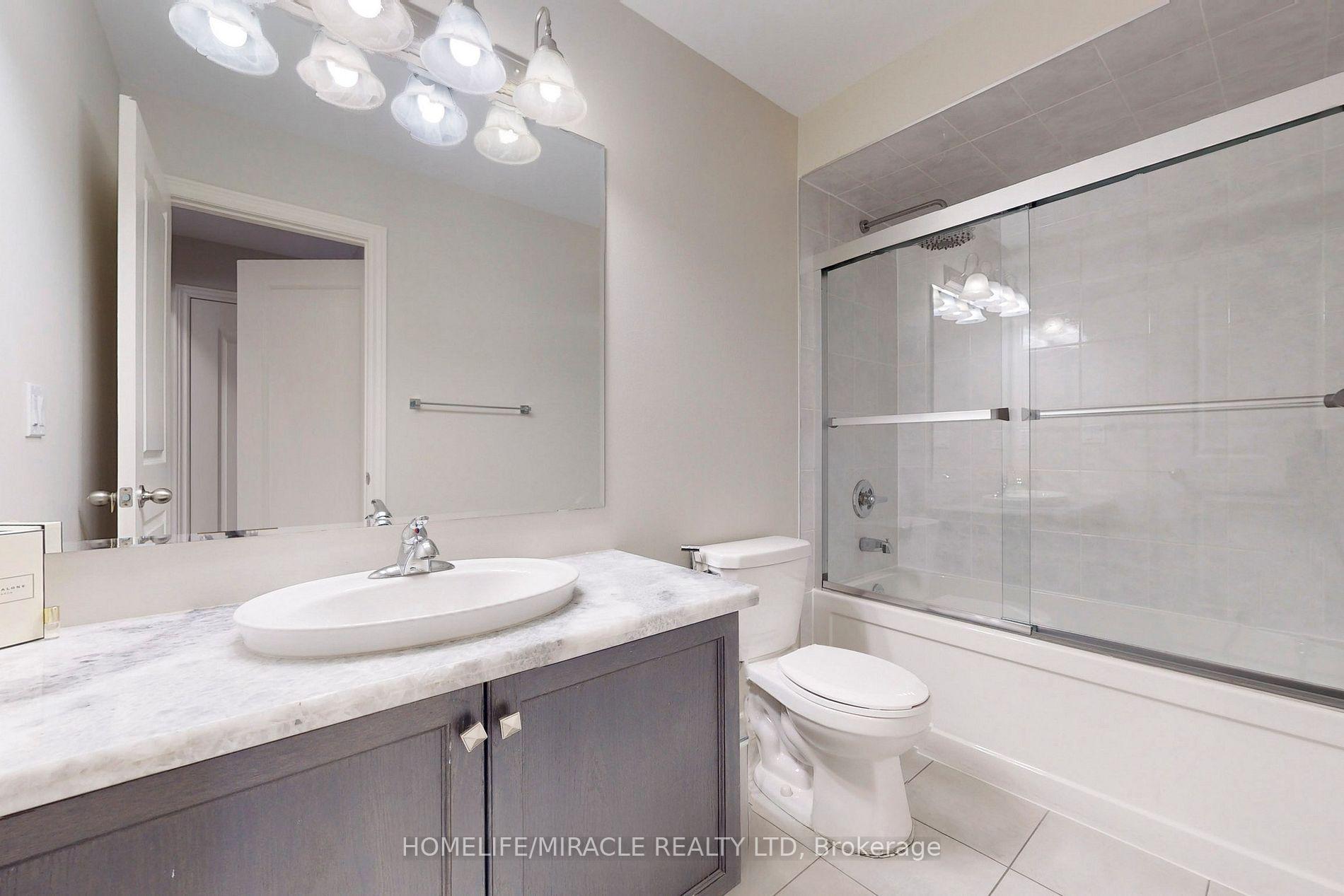 Photo 14 of 18 Pearman Crescent, Brampton, Brampton North — HOMEH