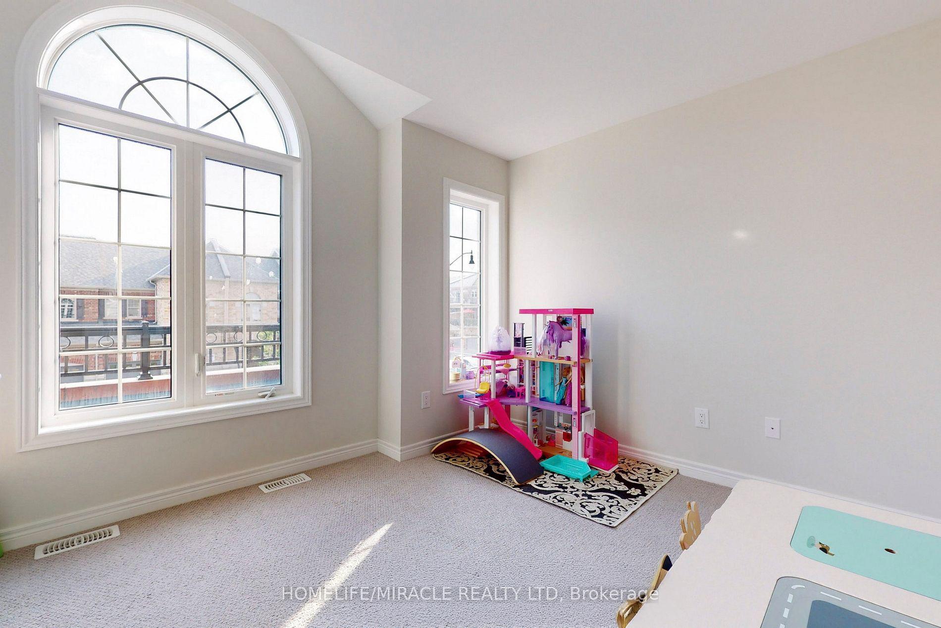 Photo 17 of 18 Pearman Crescent, Brampton, Brampton North — HOMEH
