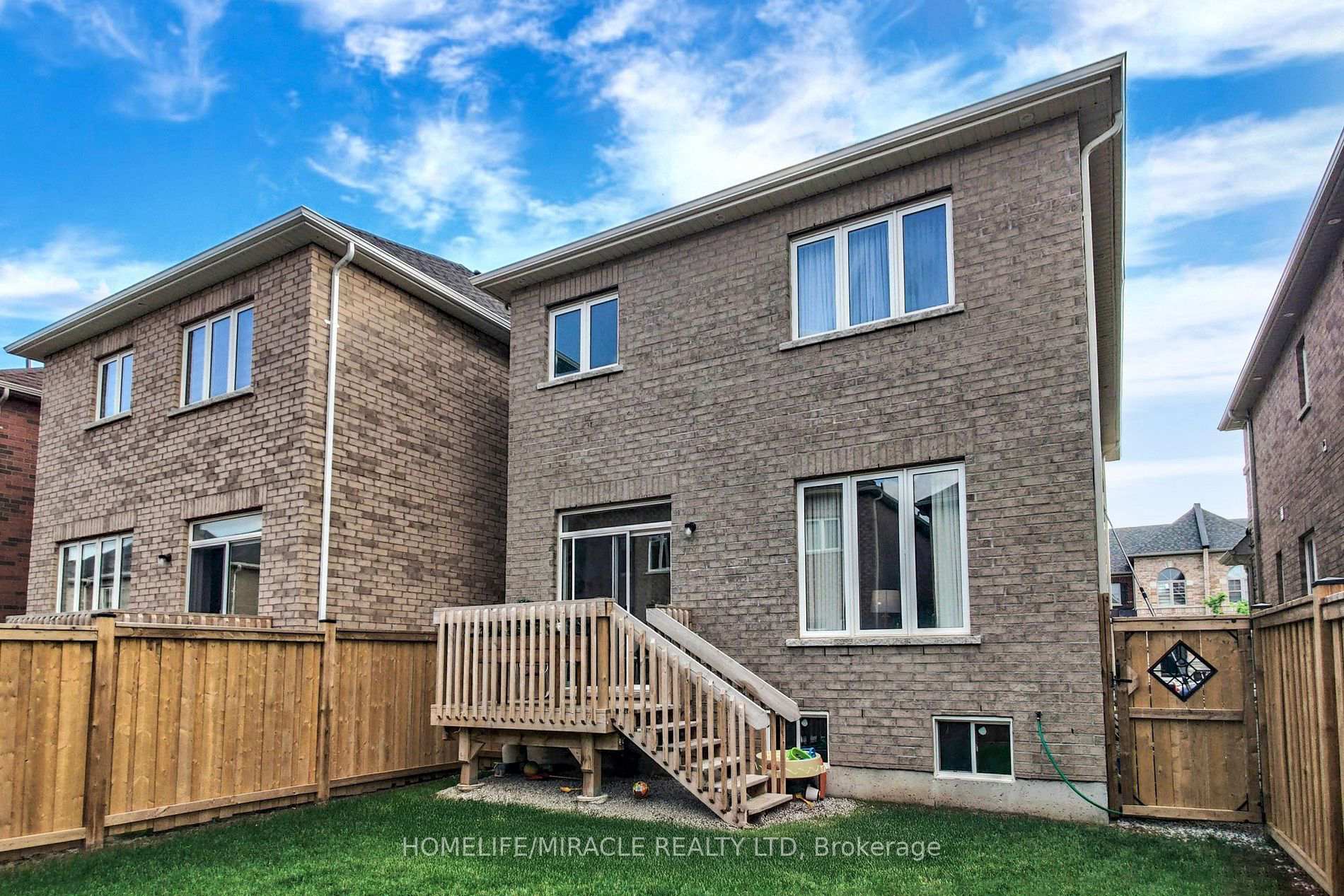 Photo 21 of 18 Pearman Crescent, Brampton, Brampton North — HOMEH
