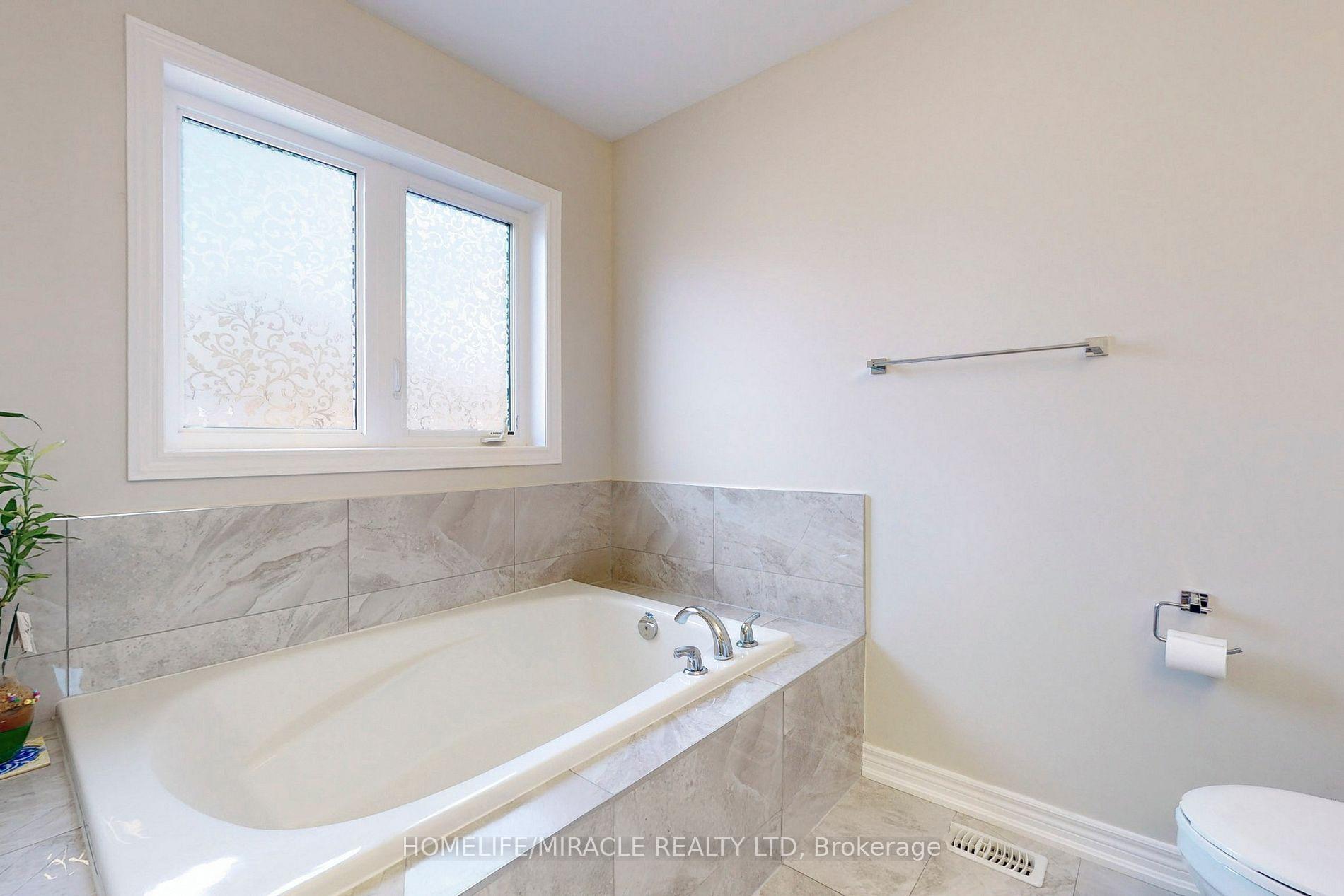 Photo 23 of 18 Pearman Crescent, Brampton, Brampton North — HOMEH