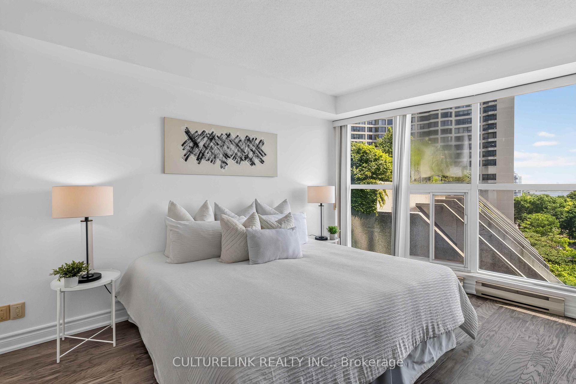 Photo 6 of Unit 807, 99 Harbour Square, Toronto, Waterfront Communities — HOMEH