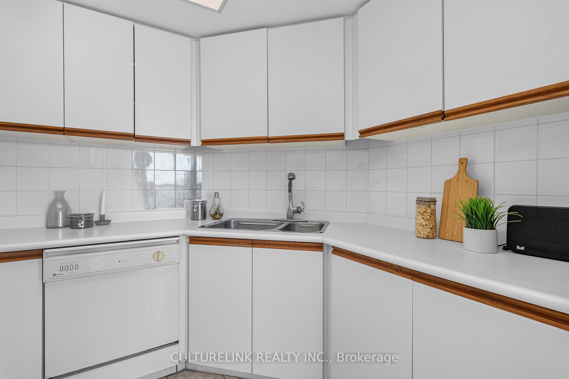 Photo 11 of Unit 807, 99 Harbour Square, Toronto, Waterfront Communities — HOMEH