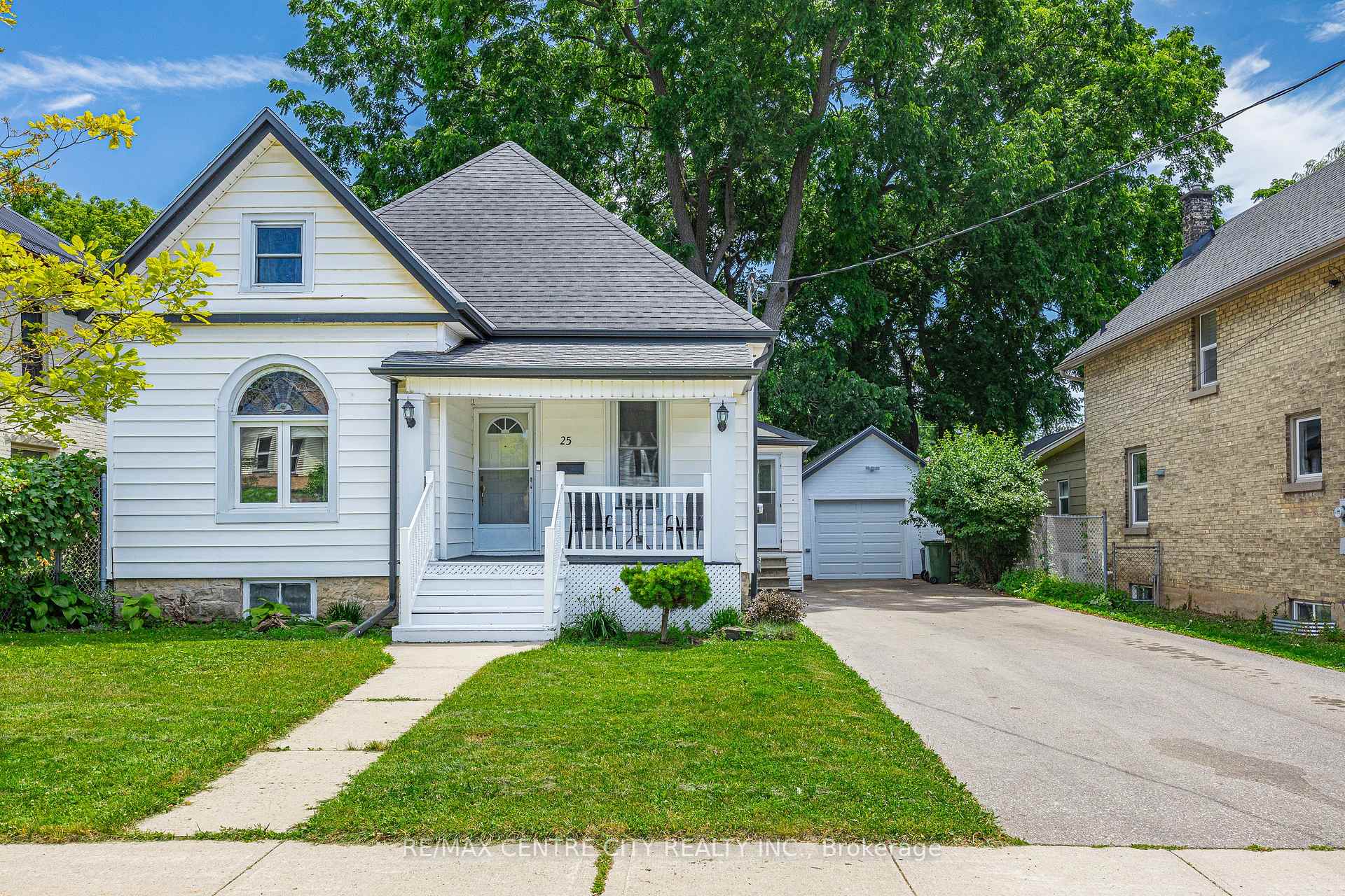 Photo 3 of 25 Erie Street, St. Thomas — HOMEH