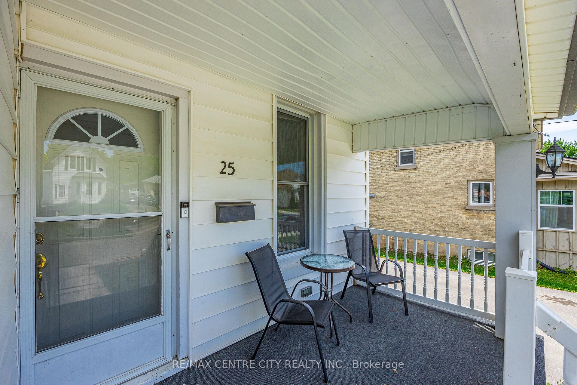Photo 5 of 25 Erie Street, St. Thomas — HOMEH