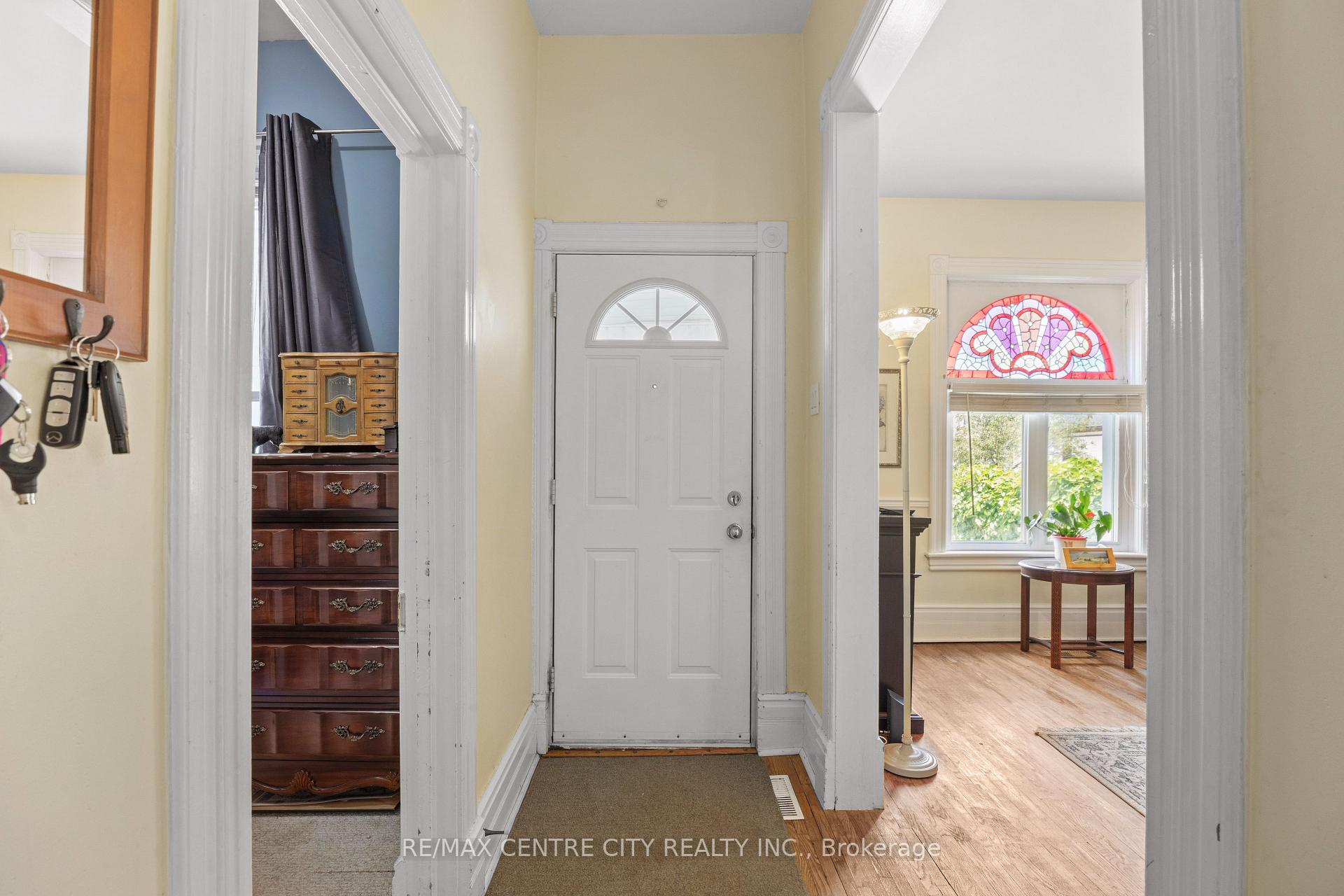 Photo 6 of 25 Erie Street, St. Thomas — HOMEH