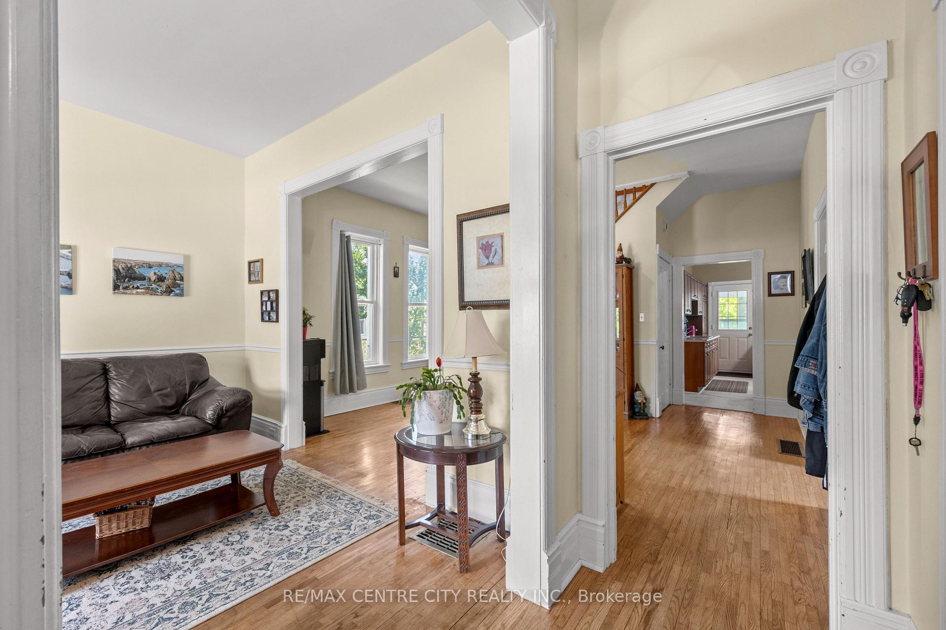 Photo 7 of 25 Erie Street, St. Thomas — HOMEH