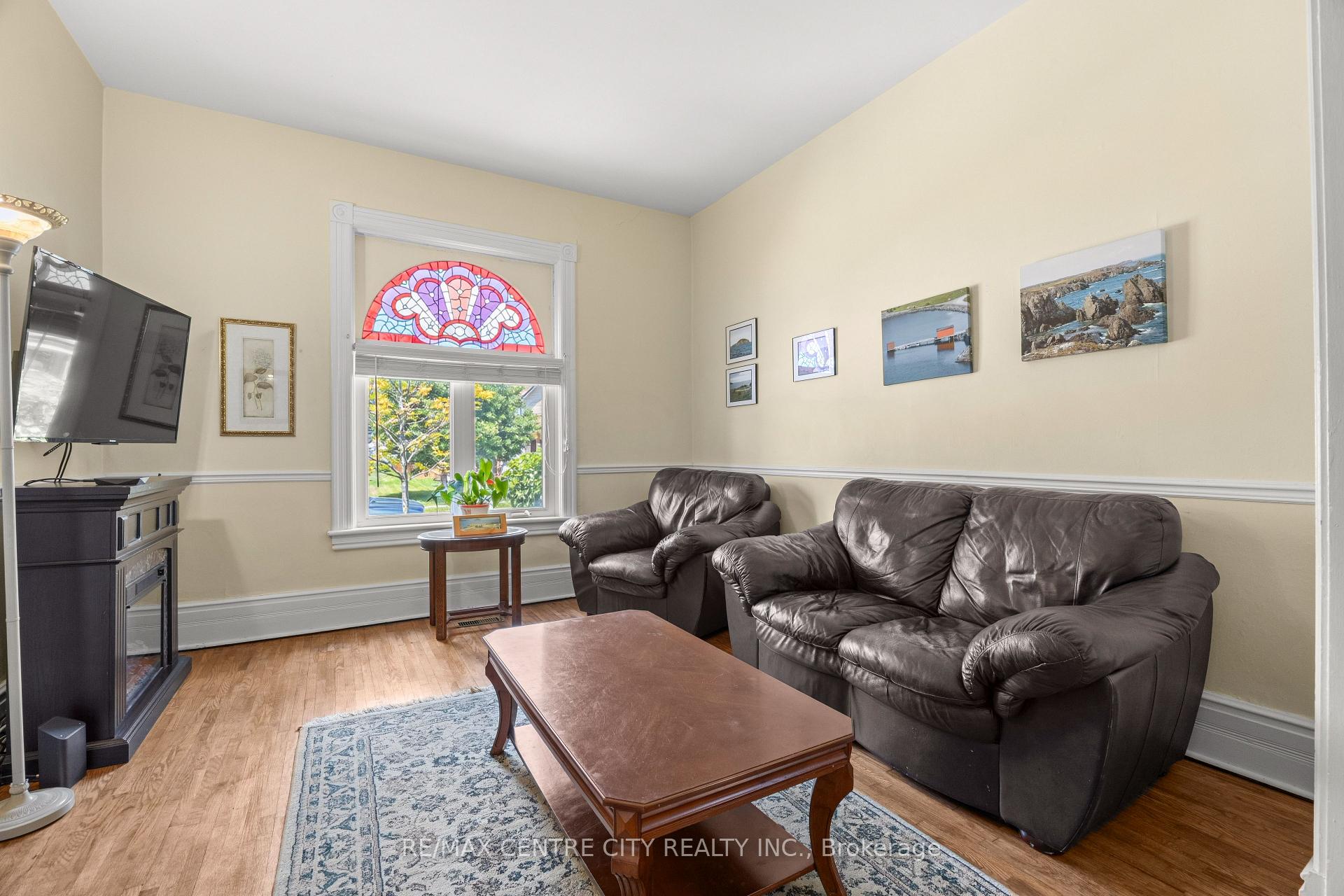 Photo 9 of 25 Erie Street, St. Thomas — HOMEH