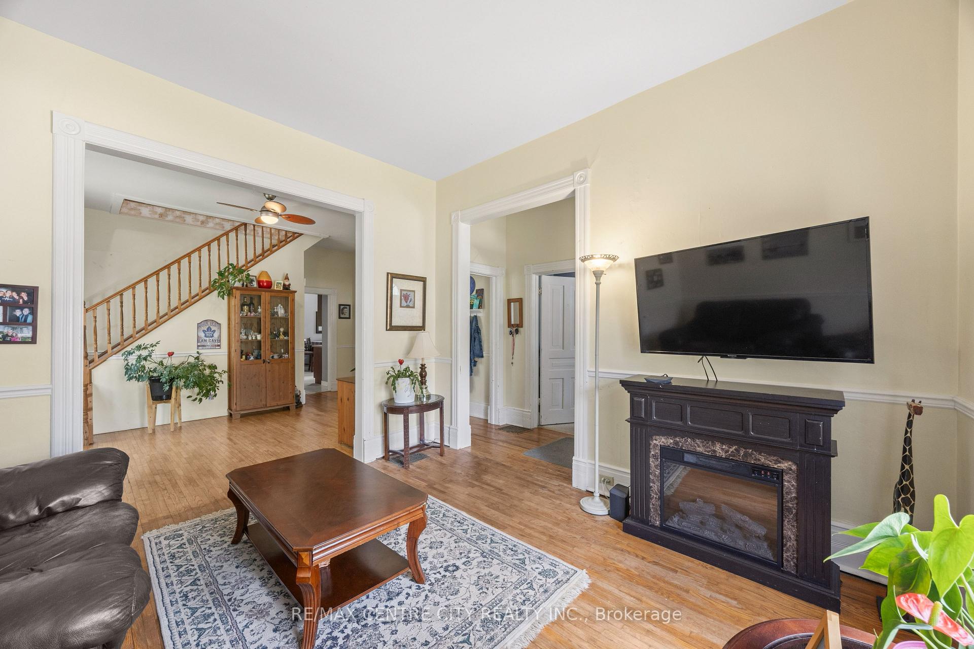 Photo 10 of 25 Erie Street, St. Thomas — HOMEH