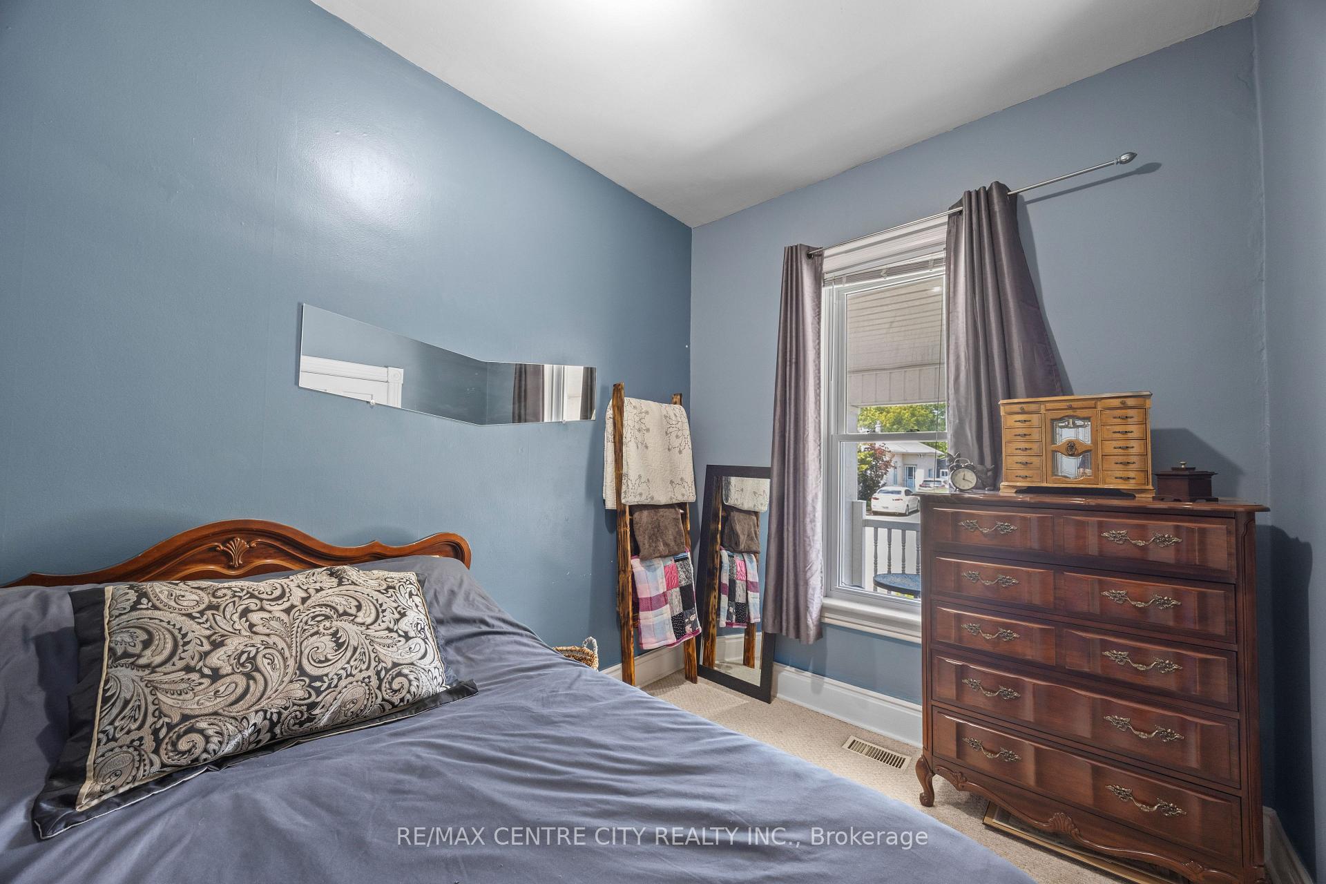 Photo 17 of 25 Erie Street, St. Thomas — HOMEH