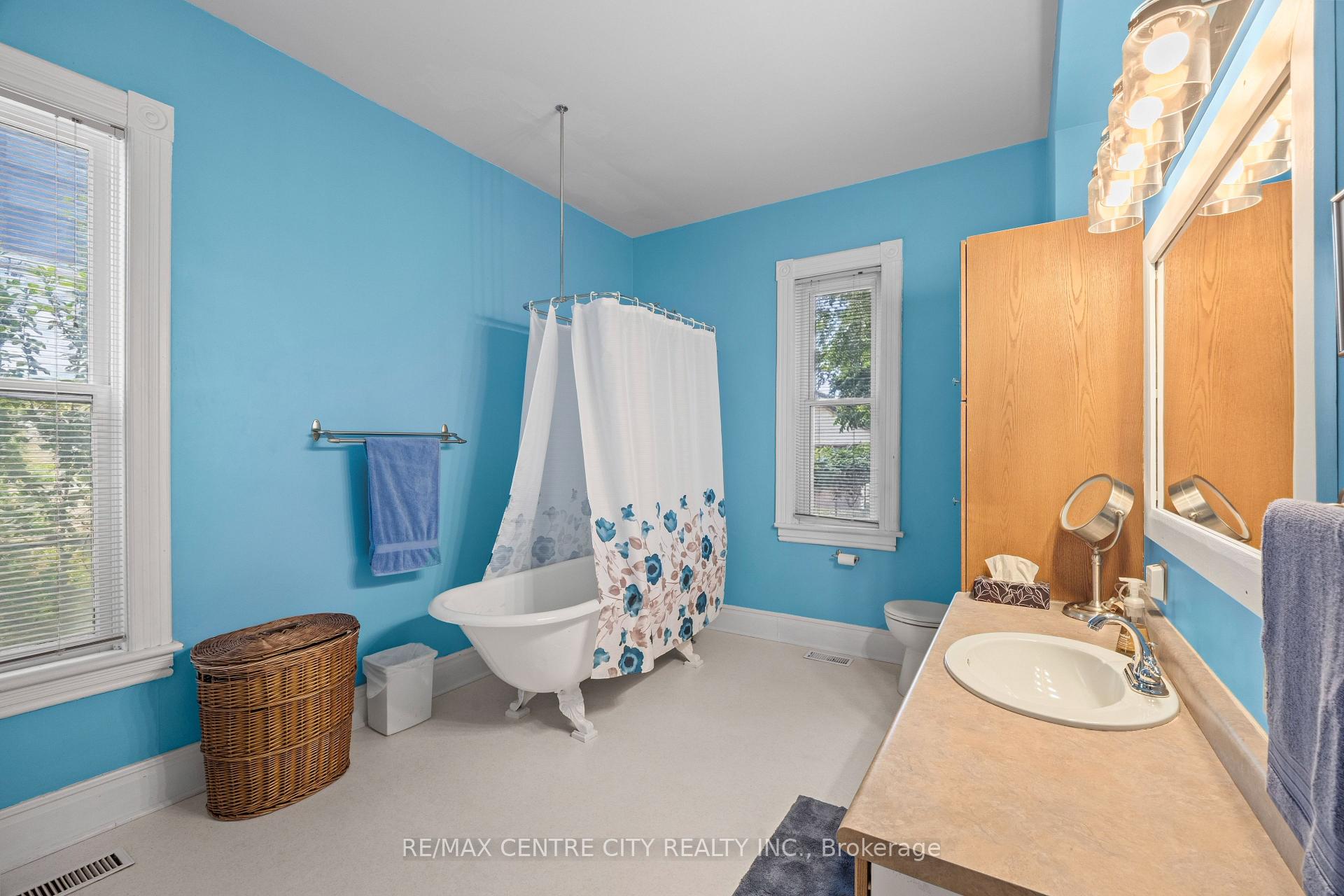 Photo 19 of 25 Erie Street, St. Thomas — HOMEH