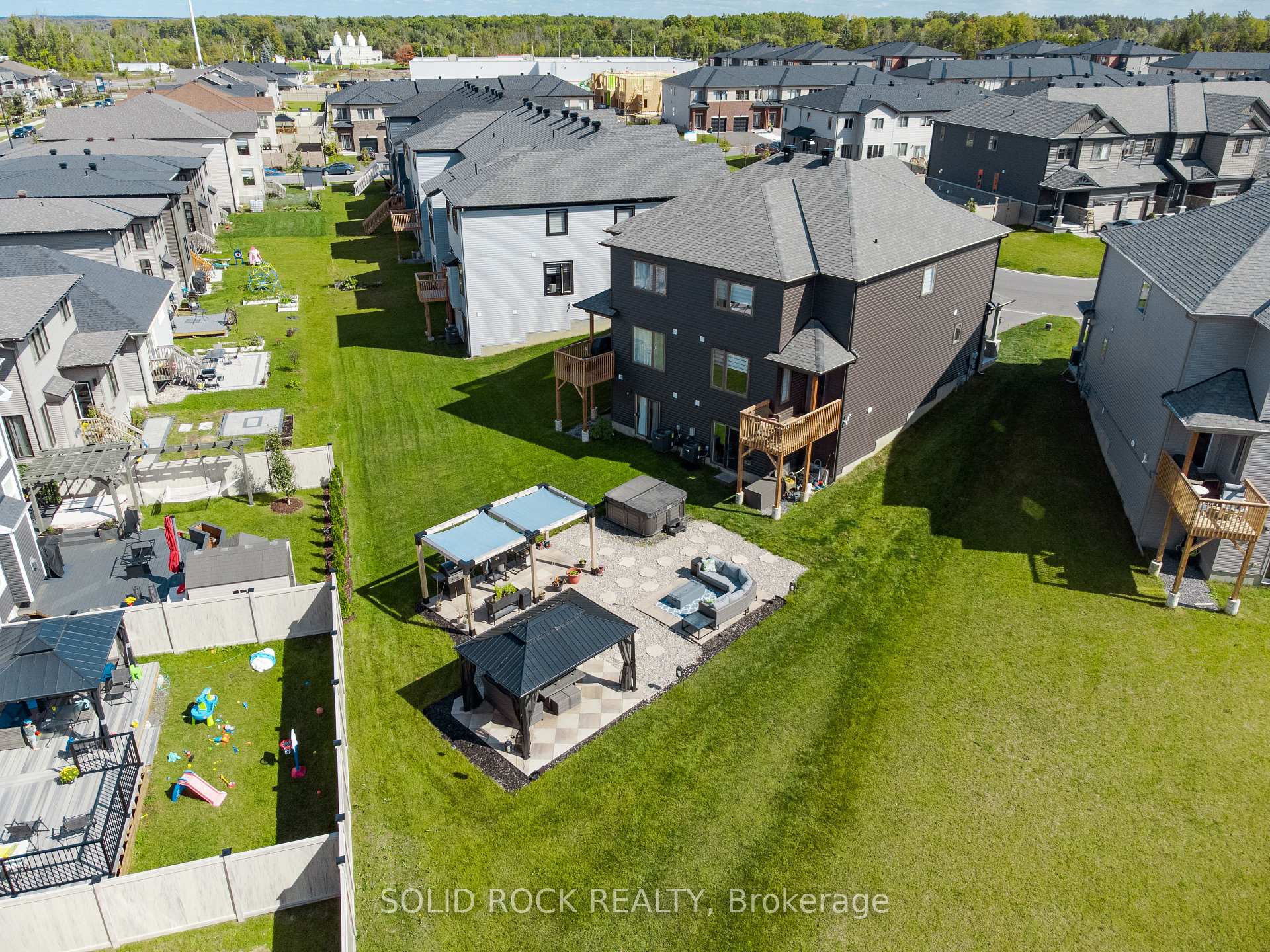 Photo 2 of 335 Grackle Street, Ottawa, Blossom Park/Kemp Park/Findlay Creek — HOMEH