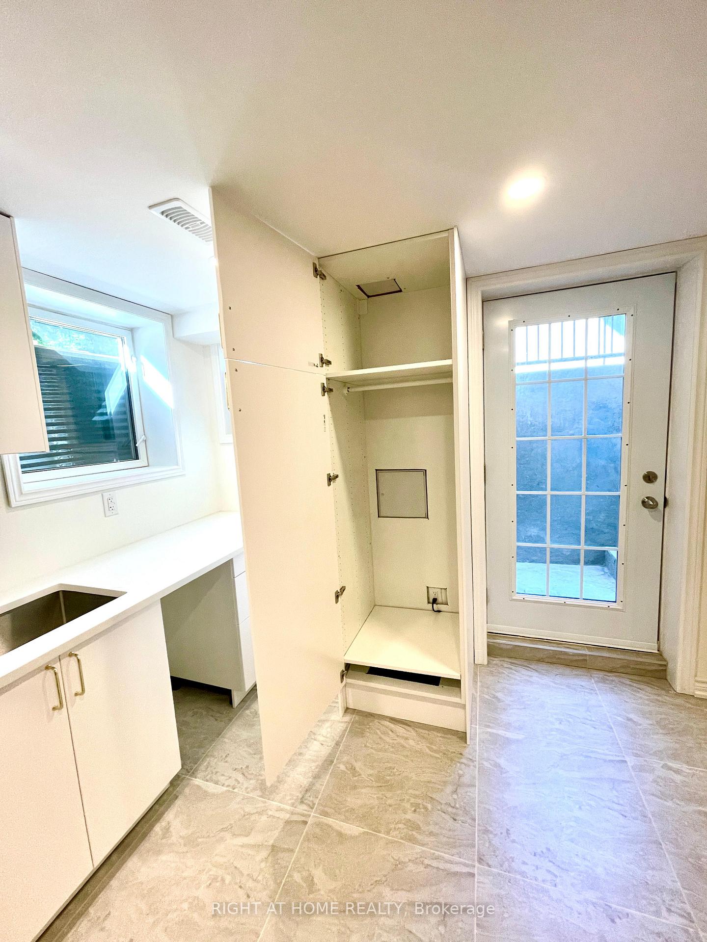 Photo 3 of Unit Basement, 106 Vivians Crescent, Brampton, Fletcher's West — HOMEH