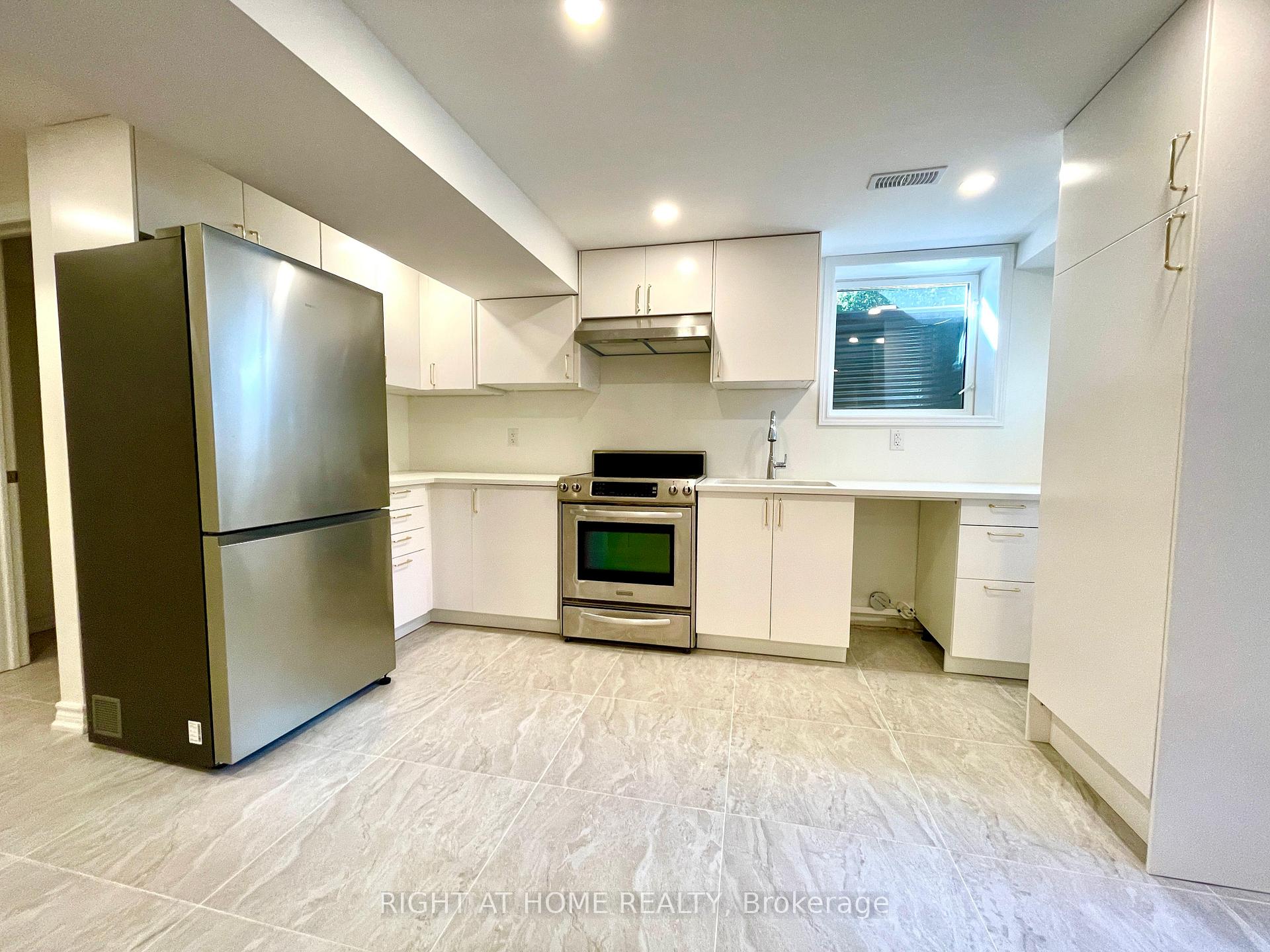 Photo 6 of Unit Basement, 106 Vivians Crescent, Brampton, Fletcher's West — HOMEH