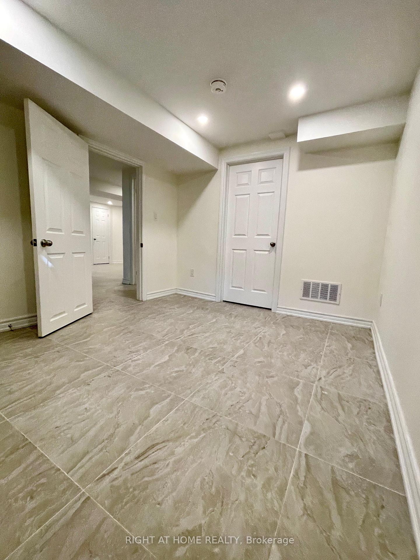 Photo 7 of Unit Basement, 106 Vivians Crescent, Brampton, Fletcher's West — HOMEH