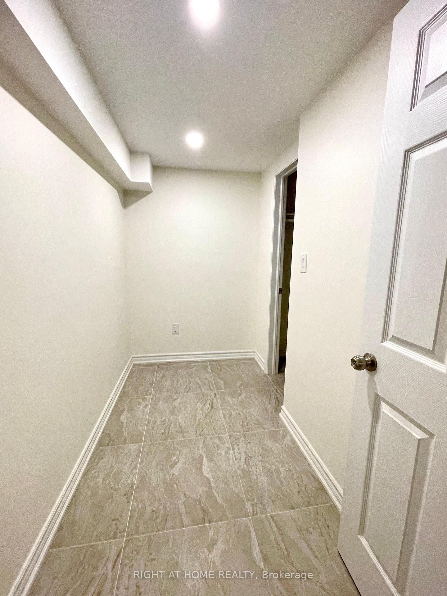 Photo 10 of Unit Basement, 106 Vivians Crescent, Brampton, Fletcher's West — HOMEH