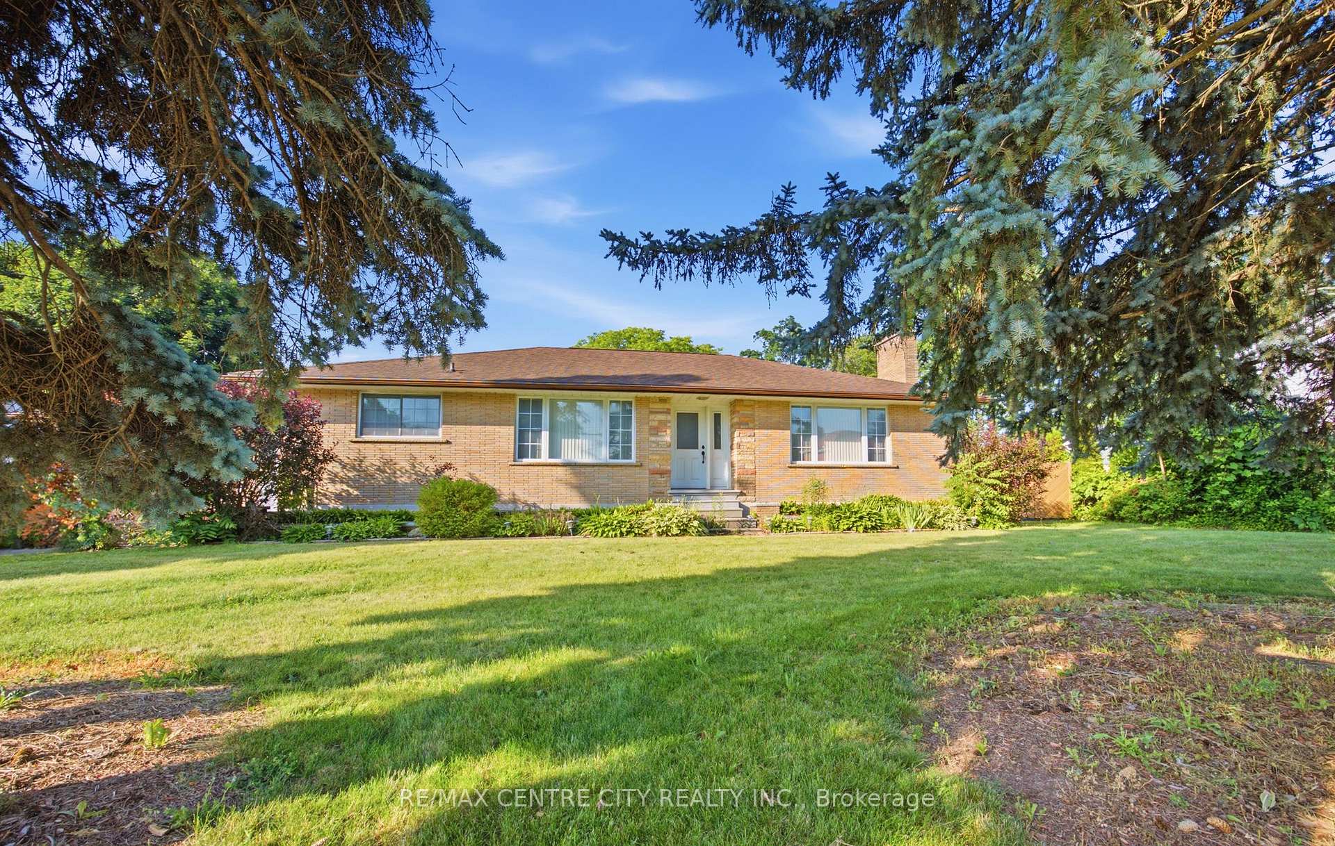 Photo 2 of 303 Simcoe Street, Norwich, Rural Norwich — HOMEH