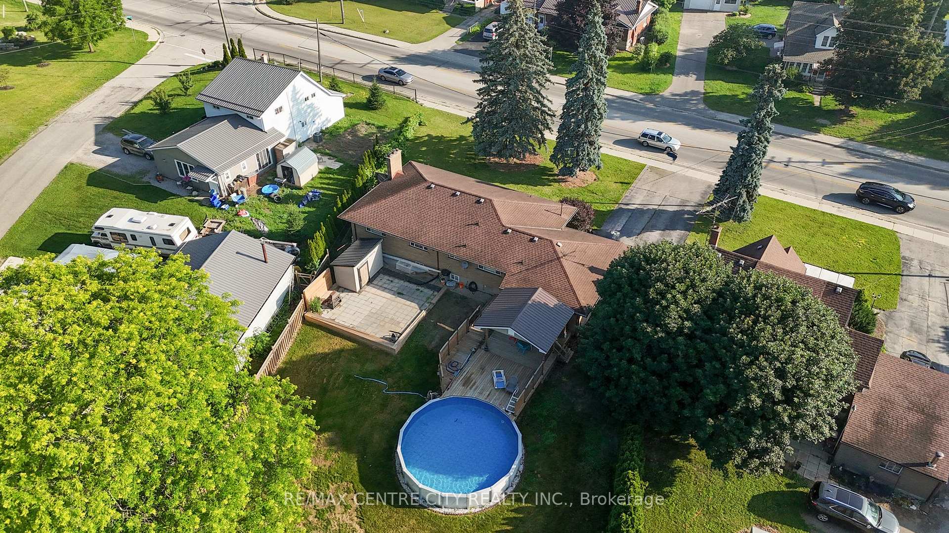 Photo 3 of 303 Simcoe Street, Norwich, Rural Norwich — HOMEH