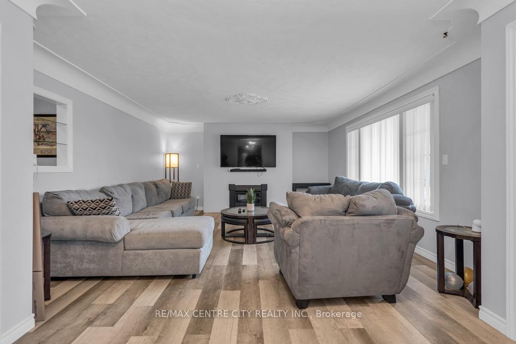 Photo 5 of 303 Simcoe Street, Norwich, Rural Norwich — HOMEH