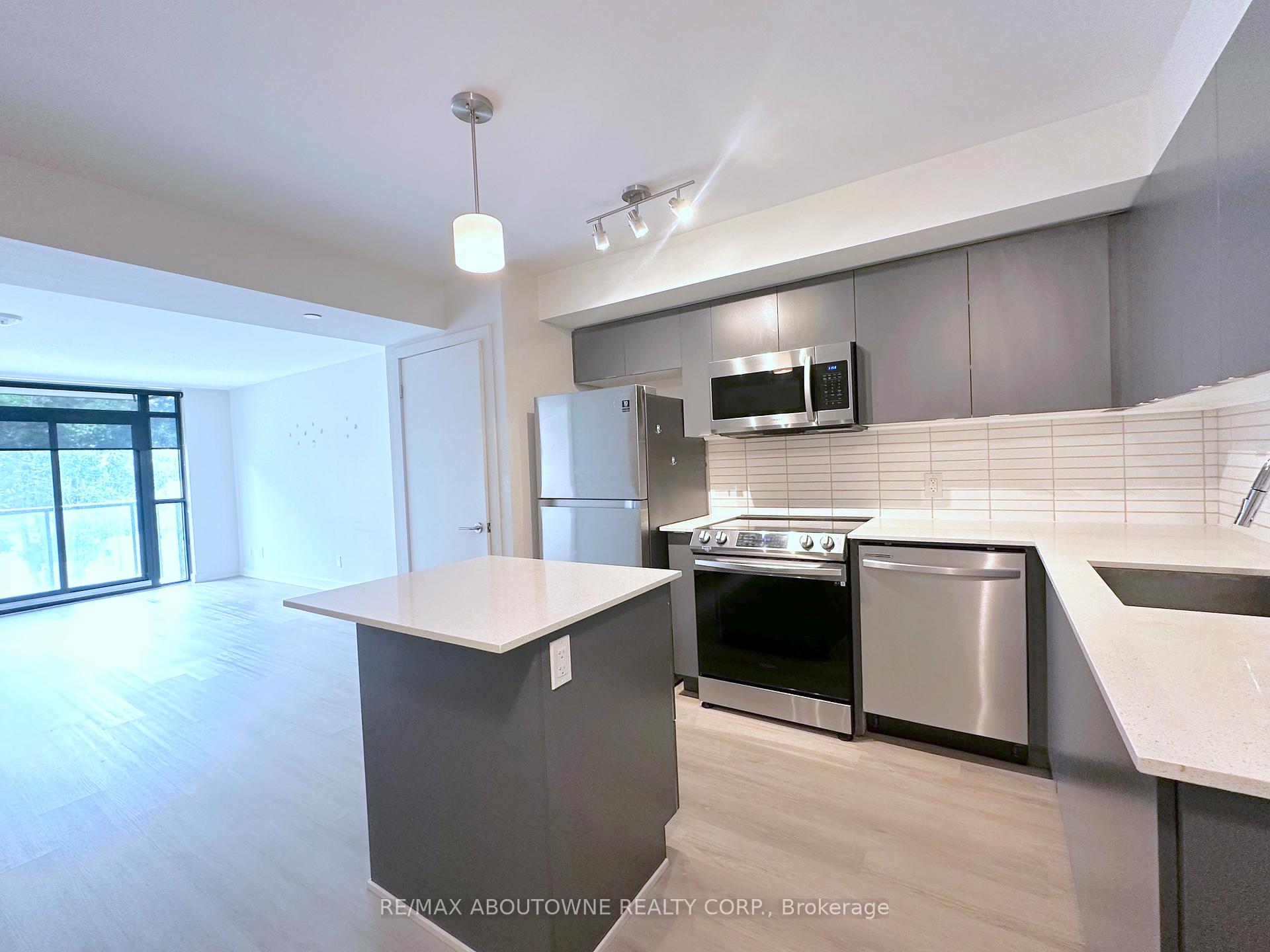 Photo 2 of Unit 303, 3385 Dundas Street W, Toronto, Runnymede-Bloor West Village — HOMEH