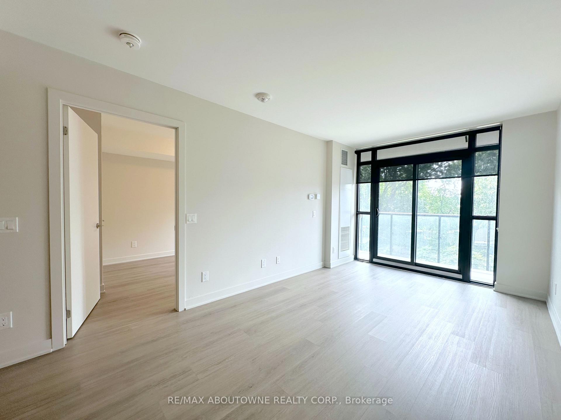 Photo 5 of Unit 303, 3385 Dundas Street W, Toronto, Runnymede-Bloor West Village — HOMEH