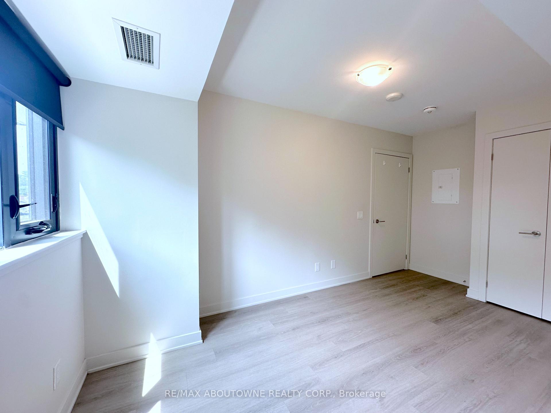 Photo 7 of Unit 303, 3385 Dundas Street W, Toronto, Runnymede-Bloor West Village — HOMEH