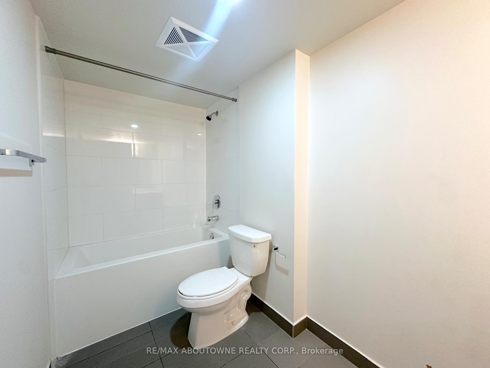 Photo 8 of Unit 303, 3385 Dundas Street W, Toronto, Runnymede-Bloor West Village — HOMEH