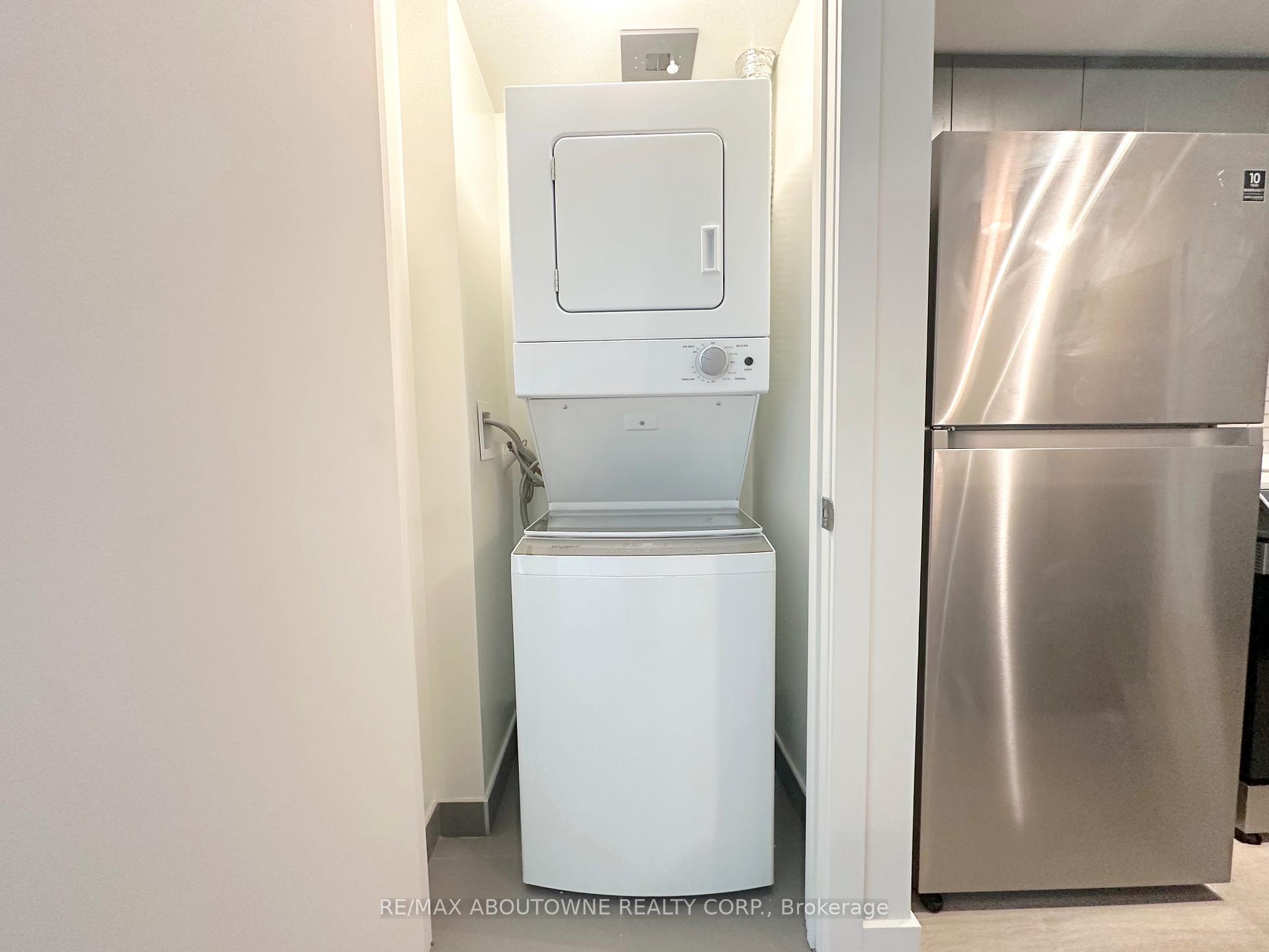 Photo 10 of Unit 303, 3385 Dundas Street W, Toronto, Runnymede-Bloor West Village — HOMEH