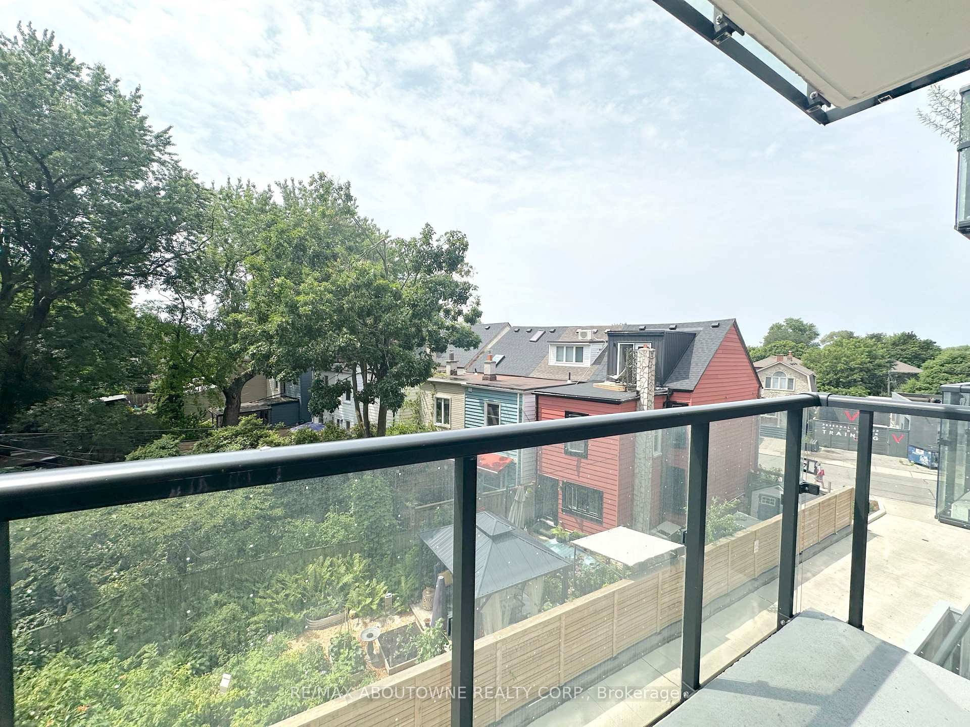 Photo 11 of Unit 303, 3385 Dundas Street W, Toronto, Runnymede-Bloor West Village — HOMEH