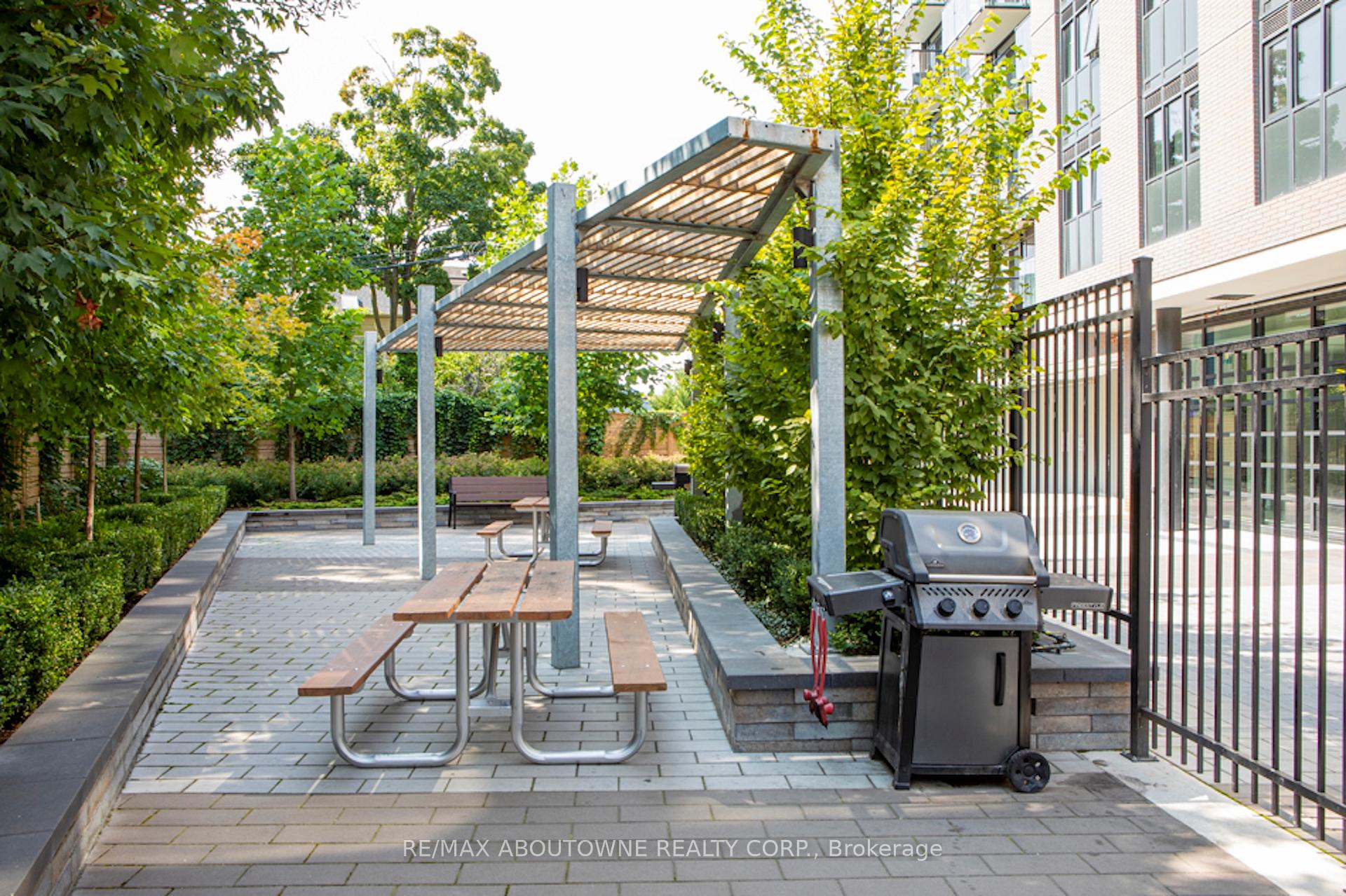 Photo 14 of Unit 303, 3385 Dundas Street W, Toronto, Runnymede-Bloor West Village — HOMEH