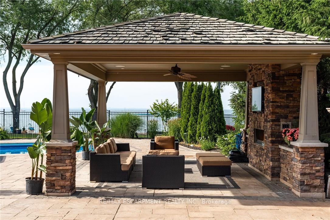 Photo 10 of 17 Lochside Drive, Hamilton, Winona Park — HOMEH