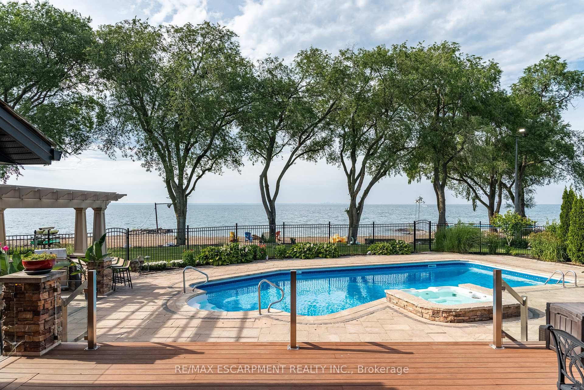 Photo 11 of 17 Lochside Drive, Hamilton, Winona Park — HOMEH