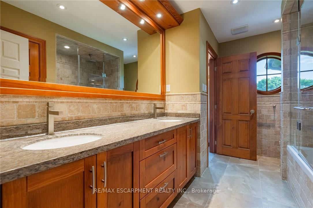 Photo 41 of 17 Lochside Drive, Hamilton, Winona Park — HOMEH