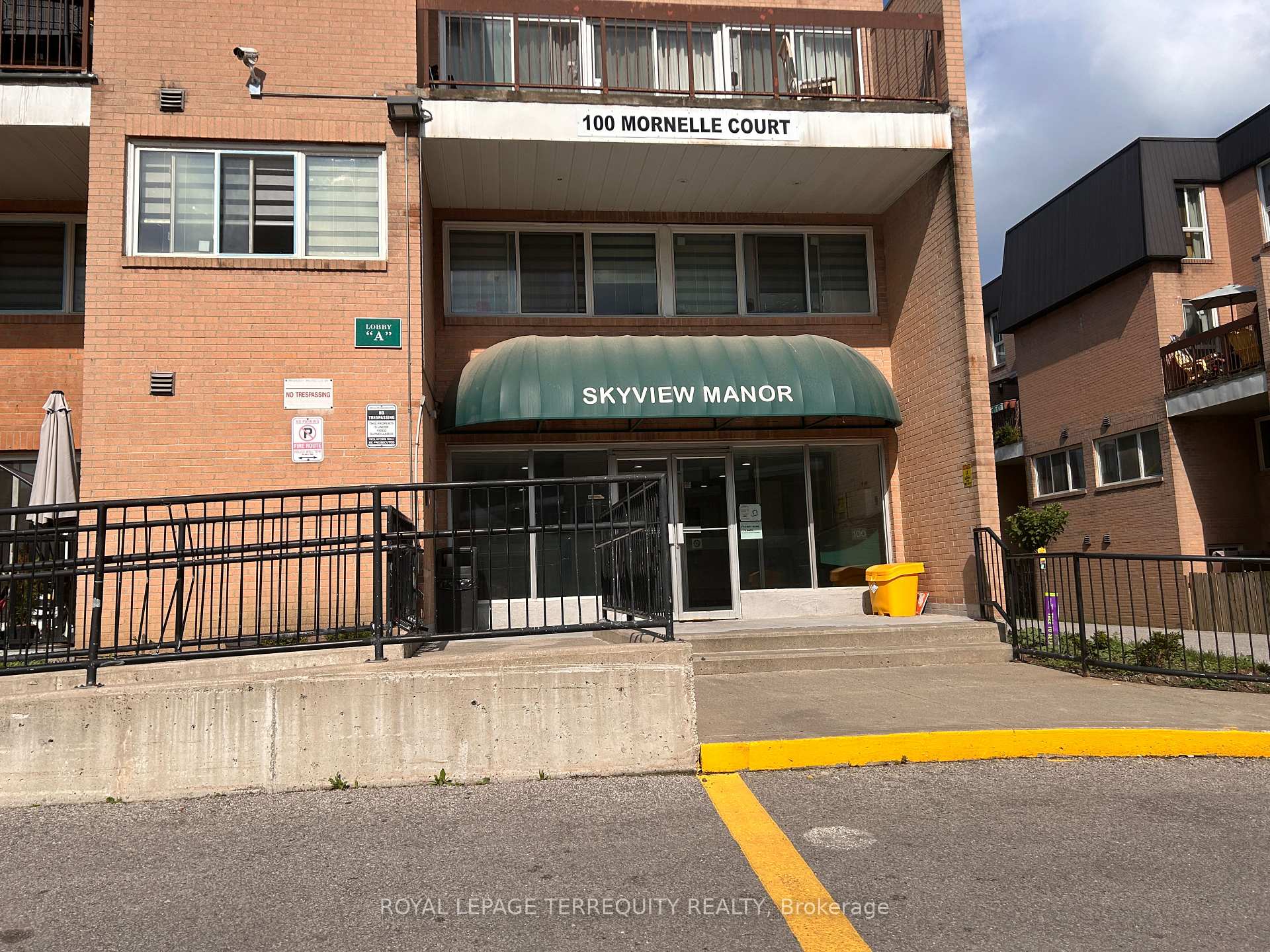 Front of Unit 1070, 100 Mornelle Court