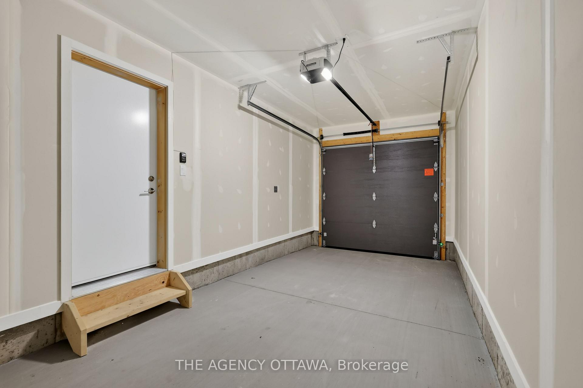 Photo 33 of 382 Walden Drive, Ottawa, Kanata - Kanata Lakes/Heritage Hills — HOMEH