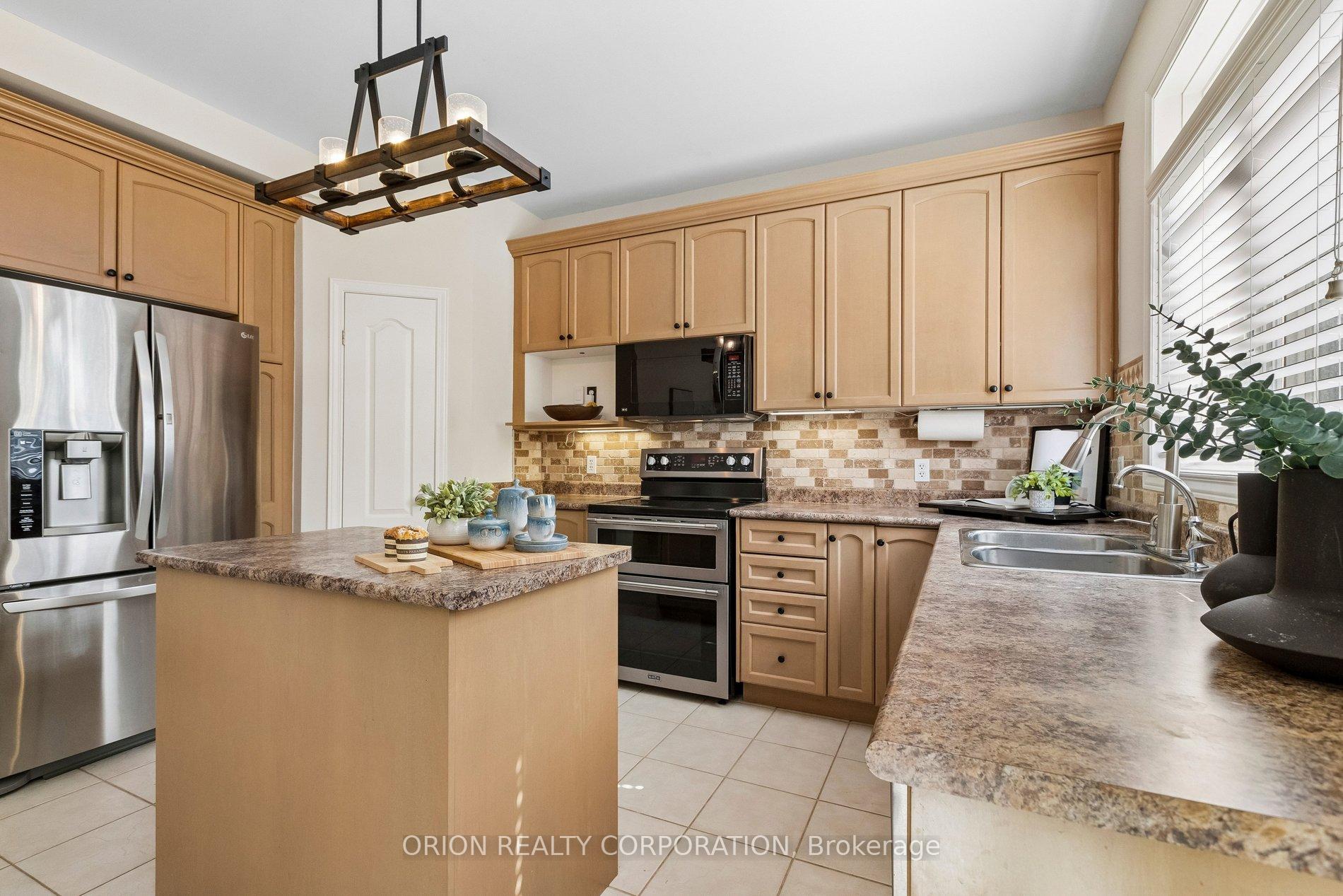 Photo 12 of 48 Apple Ridge Drive, Kitchener, Doon South — HOMEH