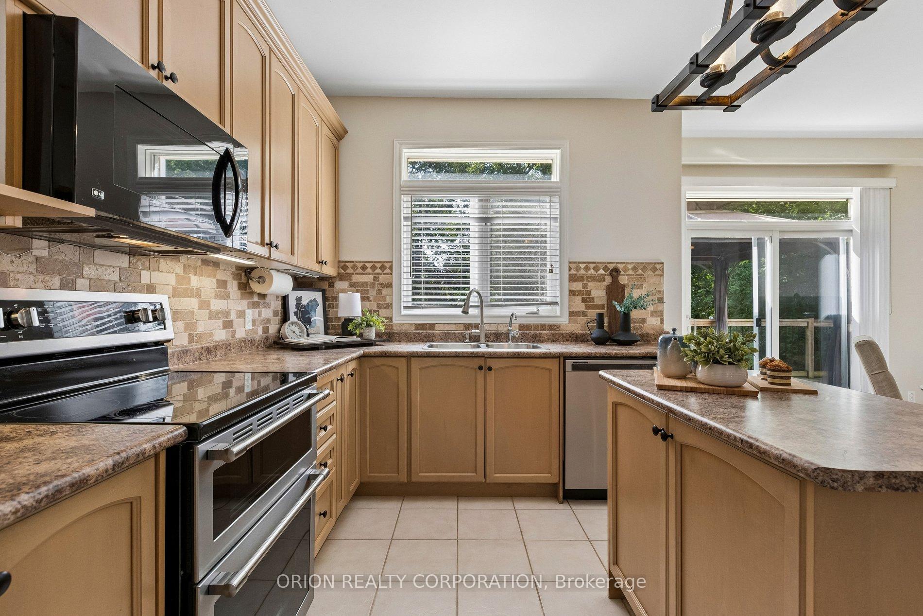 Photo 13 of 48 Apple Ridge Drive, Kitchener, Doon South — HOMEH