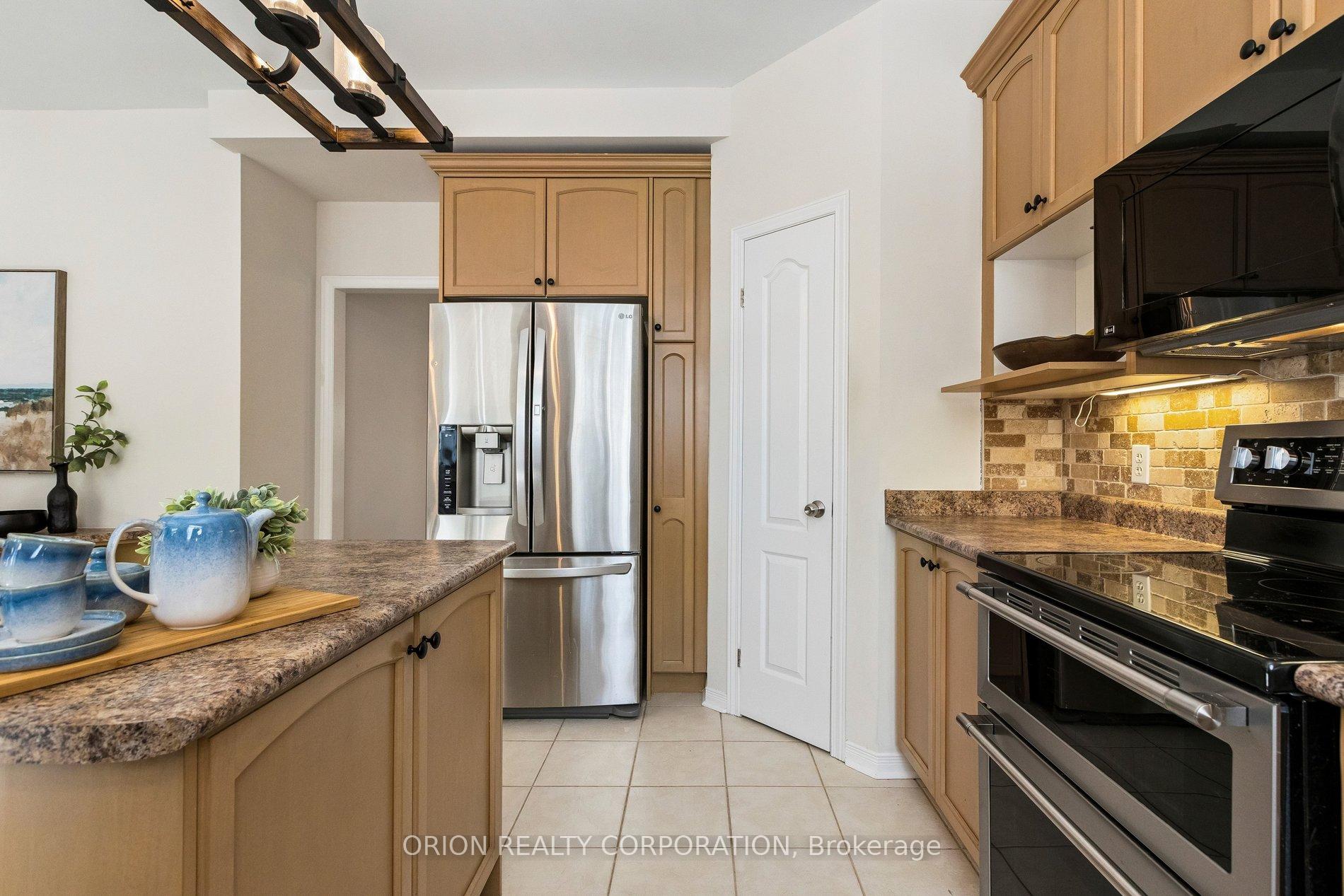 Photo 14 of 48 Apple Ridge Drive, Kitchener, Doon South — HOMEH