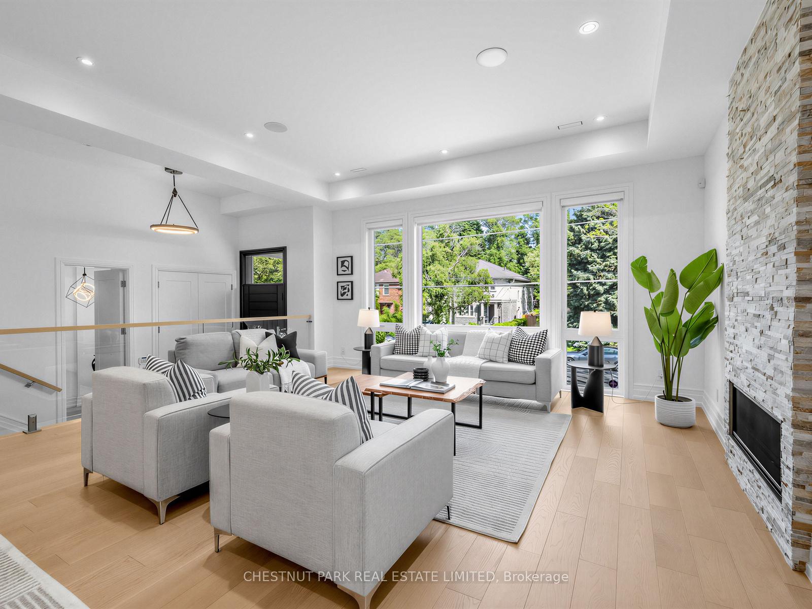 Photo 5 of 86 Lynnhaven Road, Toronto, Englemount-Lawrence — HOMEH