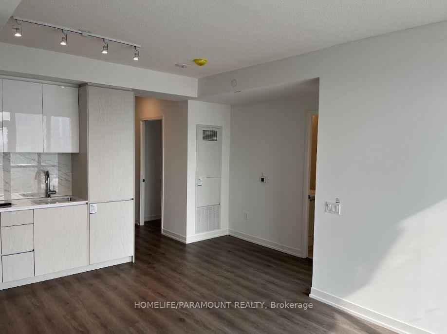 Photo 5 of Unit 1705, 28 Interchange Way, Vaughan, Vaughan Corporate Centre — HOMEH