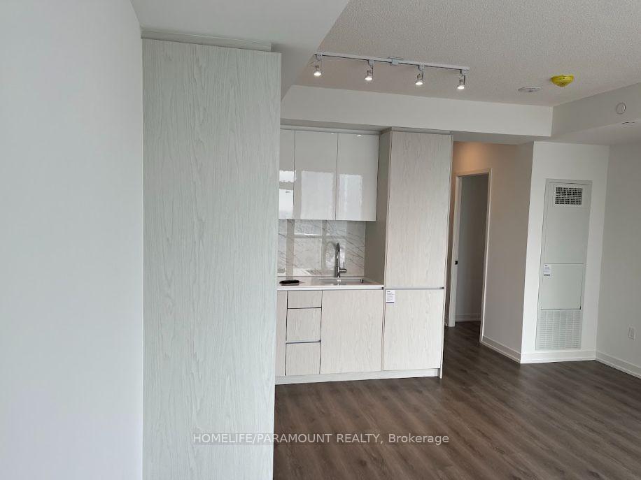 Photo 6 of Unit 1705, 28 Interchange Way, Vaughan, Vaughan Corporate Centre — HOMEH