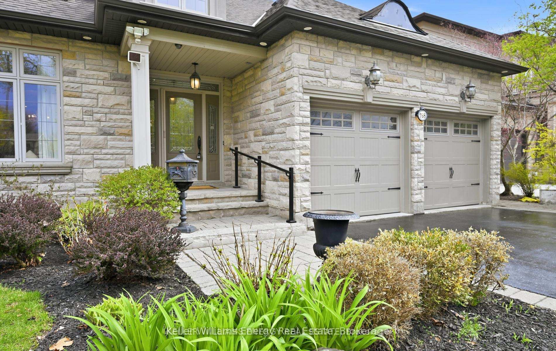 Photo 4 of 768 Duchess Drive, Mississauga, Lakeview — HOMEH