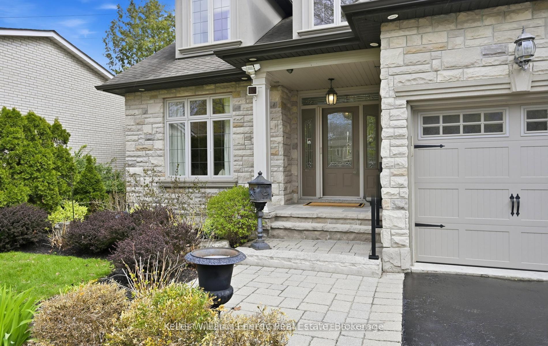 Photo 5 of 768 Duchess Drive, Mississauga, Lakeview — HOMEH