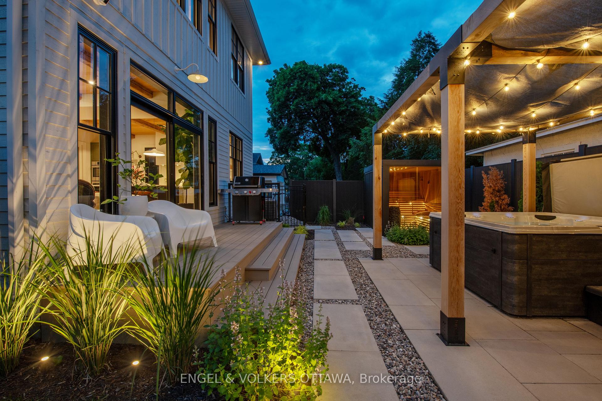 Photo 4 of 551 Hillcrest Avenue, Ottawa, McKellar/Highland — HOMEH