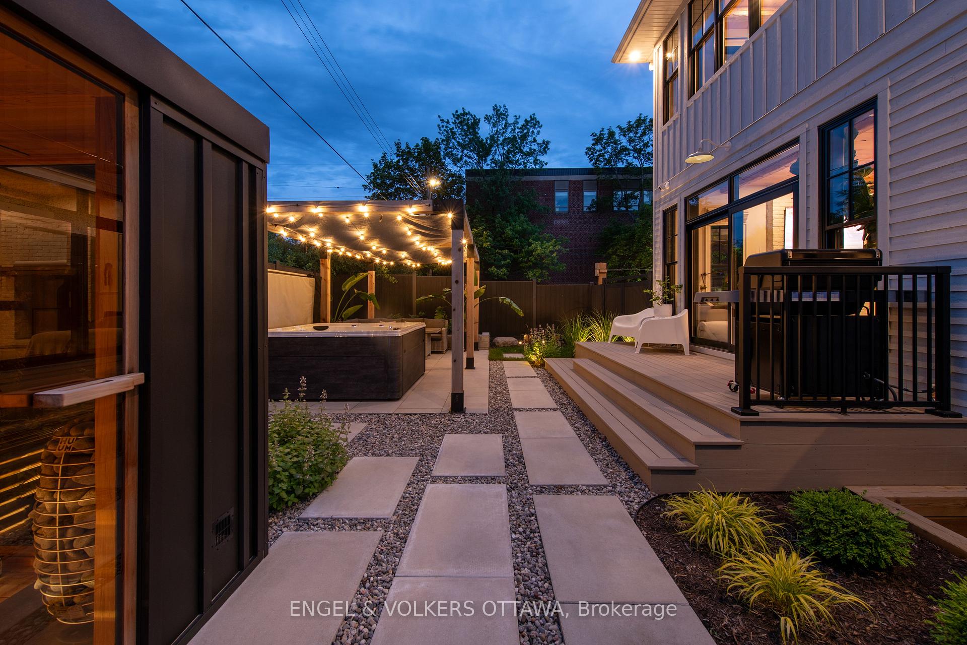 Photo 5 of 551 Hillcrest Avenue, Ottawa, McKellar/Highland — HOMEH