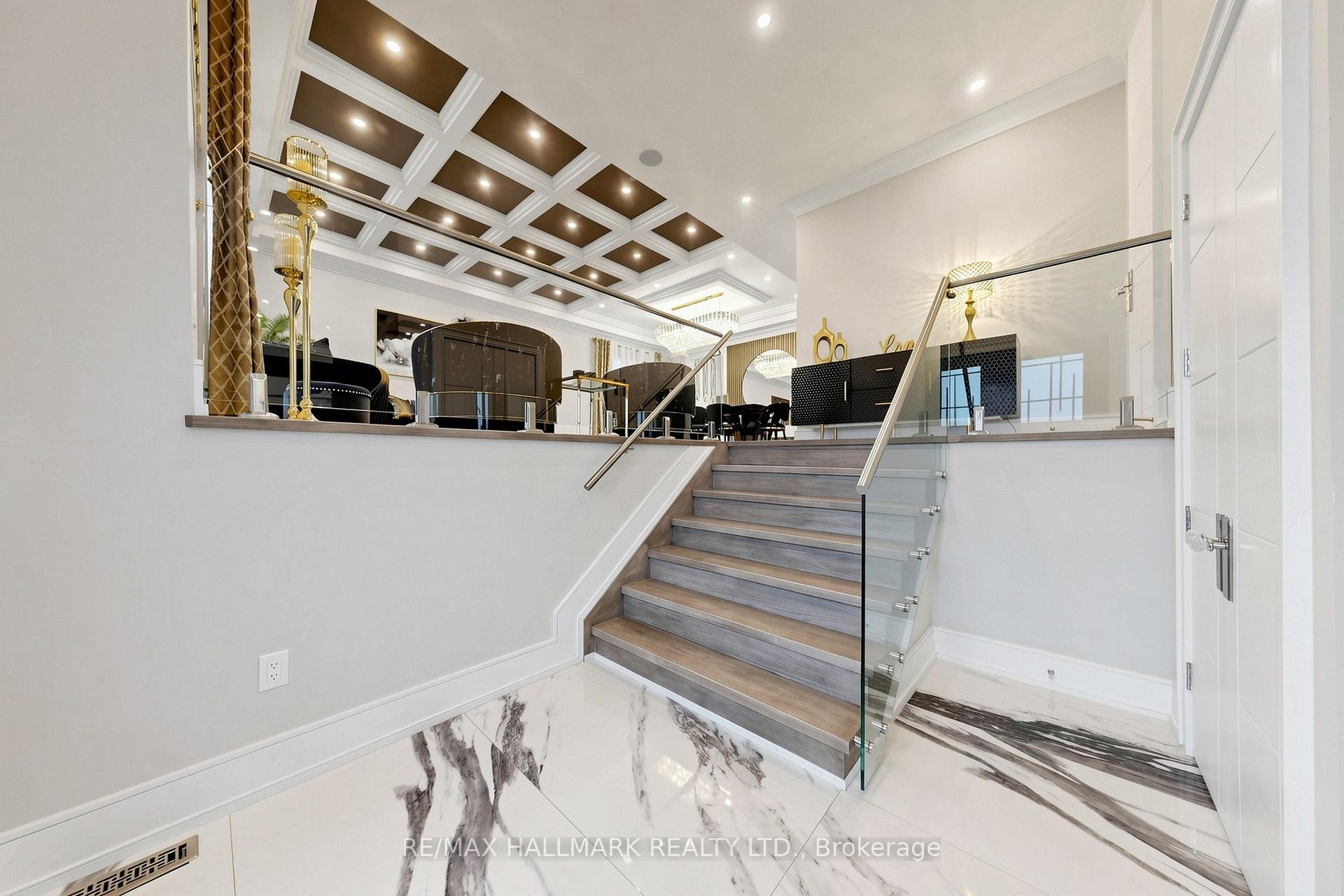 Photo 3 of 901 Wingarden Crescent, Pickering, Dunbarton — HOMEH