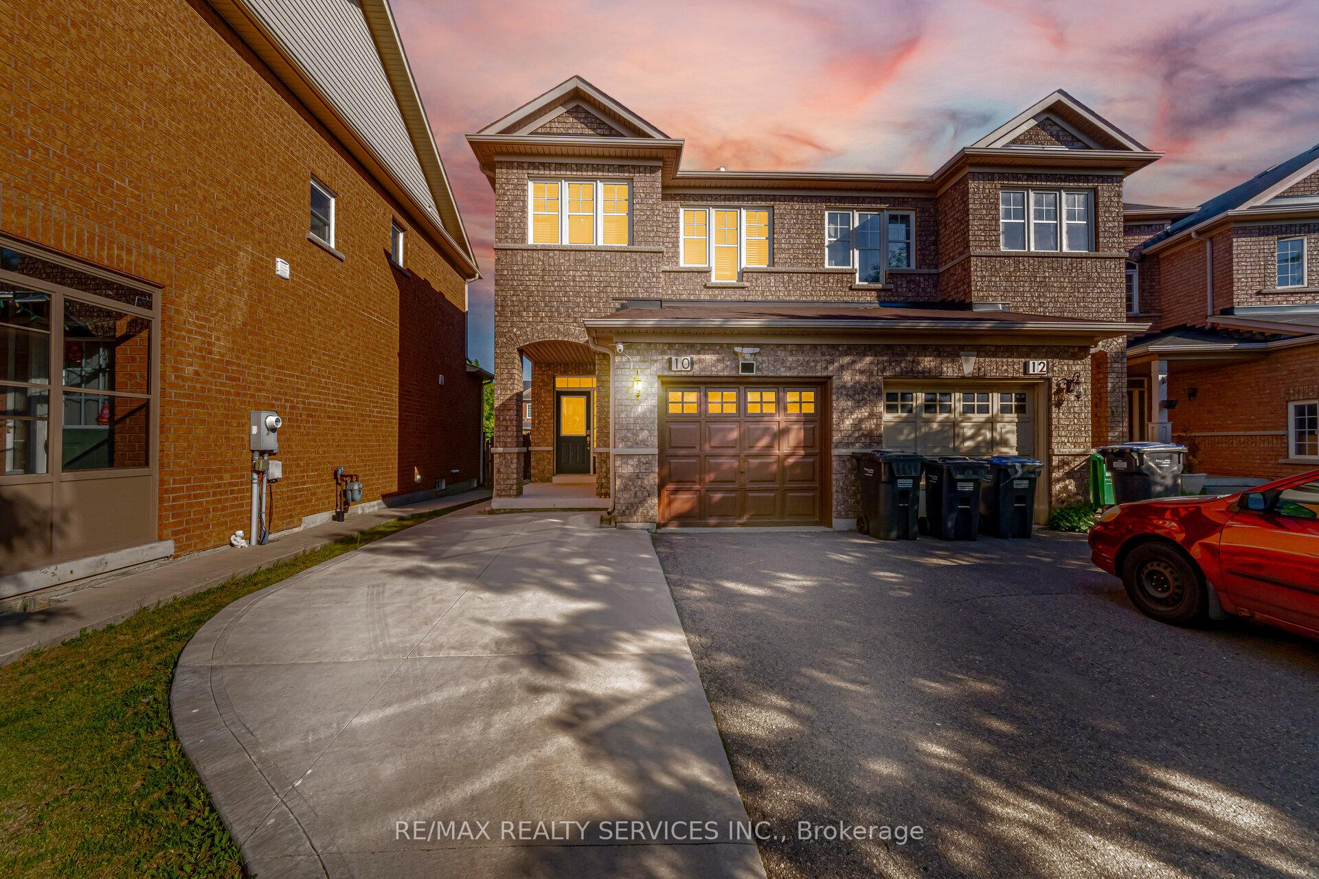 Front of 10 Deepcoral Court